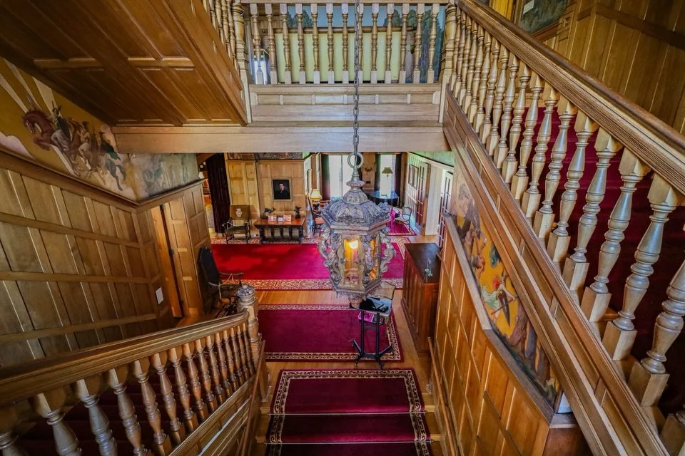 lowa is full of history and breathtaking spaces. It never ceases to amaze me.

📍 @brucemoresite 

#iowaphotographer #realestatephotographers #midwestphotographer #realestatephotography