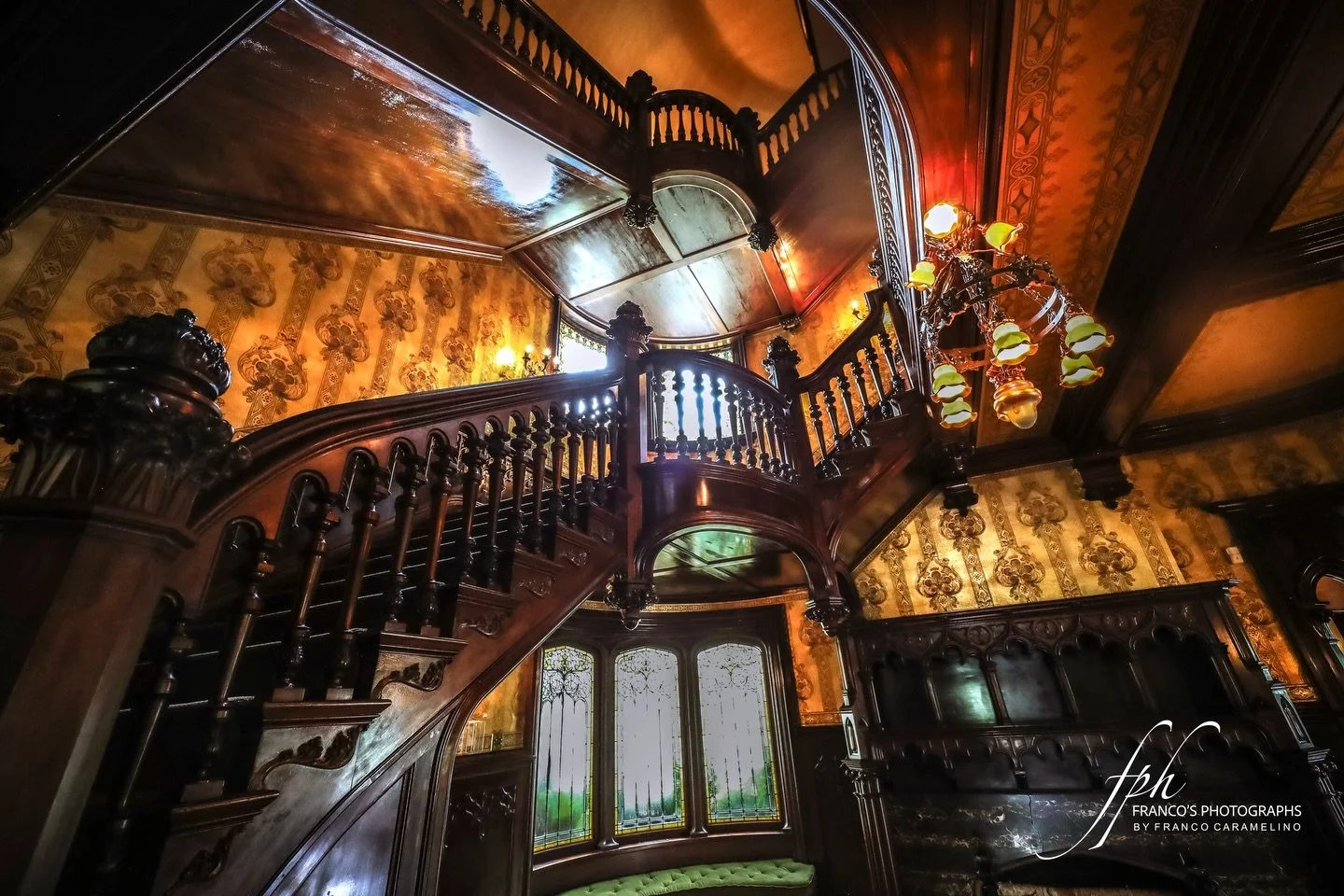 The stunning staircase at the Joslyn Castle 🏯 

#joslyncastle #omahanebraska #omahane
