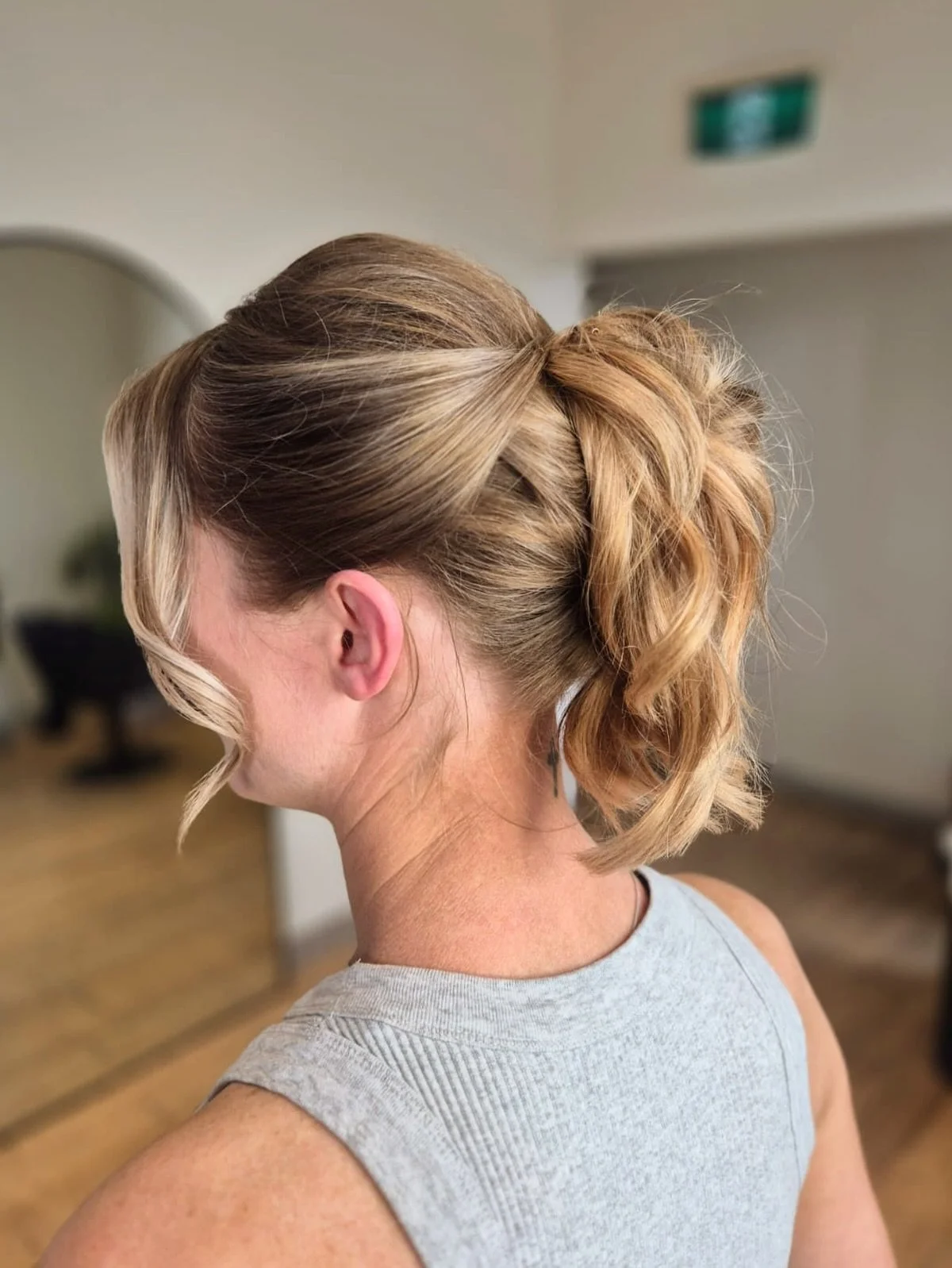🧷secured by a wish and a pin🧷

The key to a lasting up-do is a strong foundation, and plenty of grips! 

It was so lovely having in @rebeckahloveday and play around with her hair - something loose, something easy (nothing like her of course!) 

Str