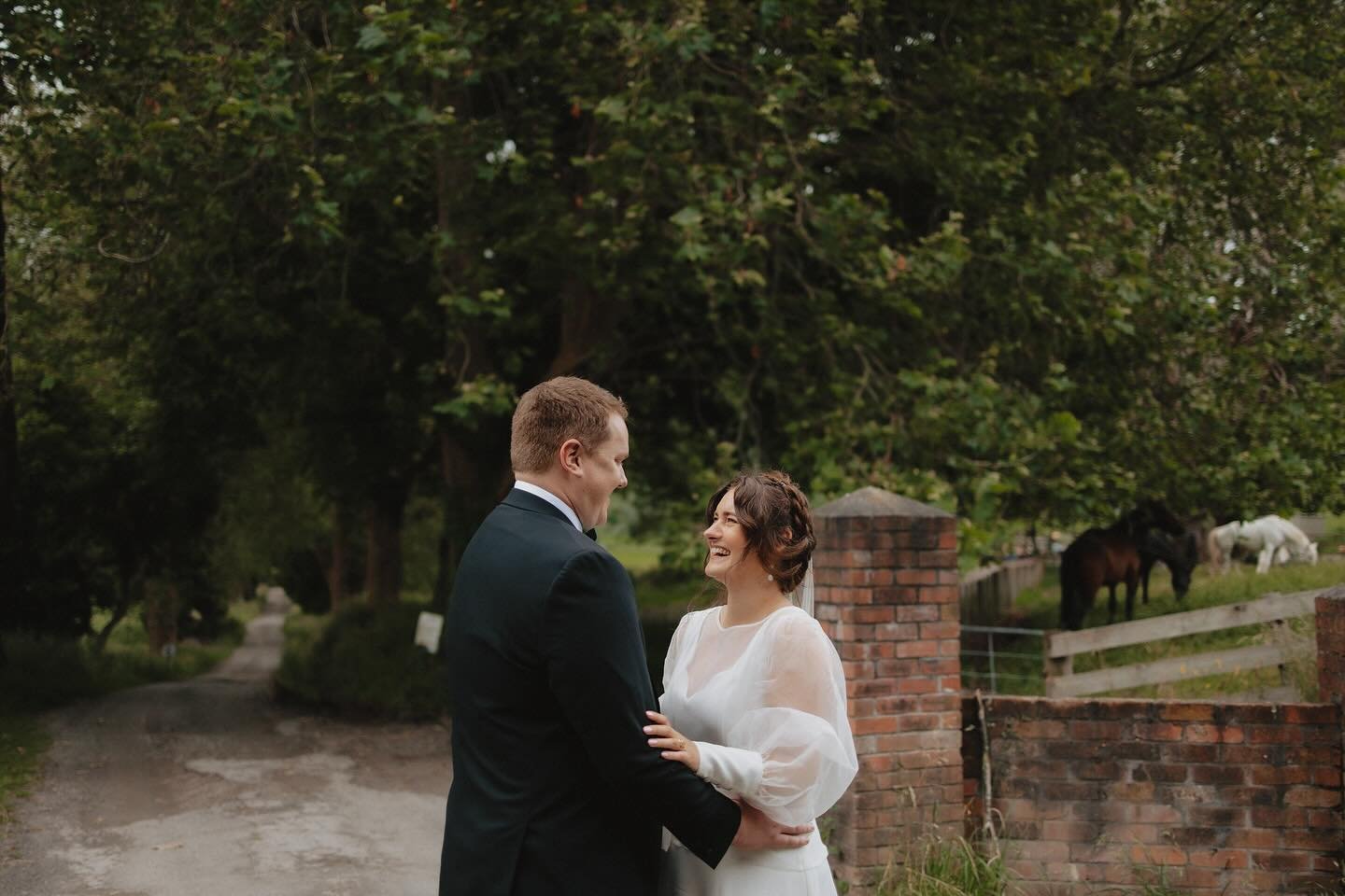 Every driveway holds countless stories, and at Longfords, it's just the beginning of your beautiful journey together 🤍

@timandnadine 
@happeaevents