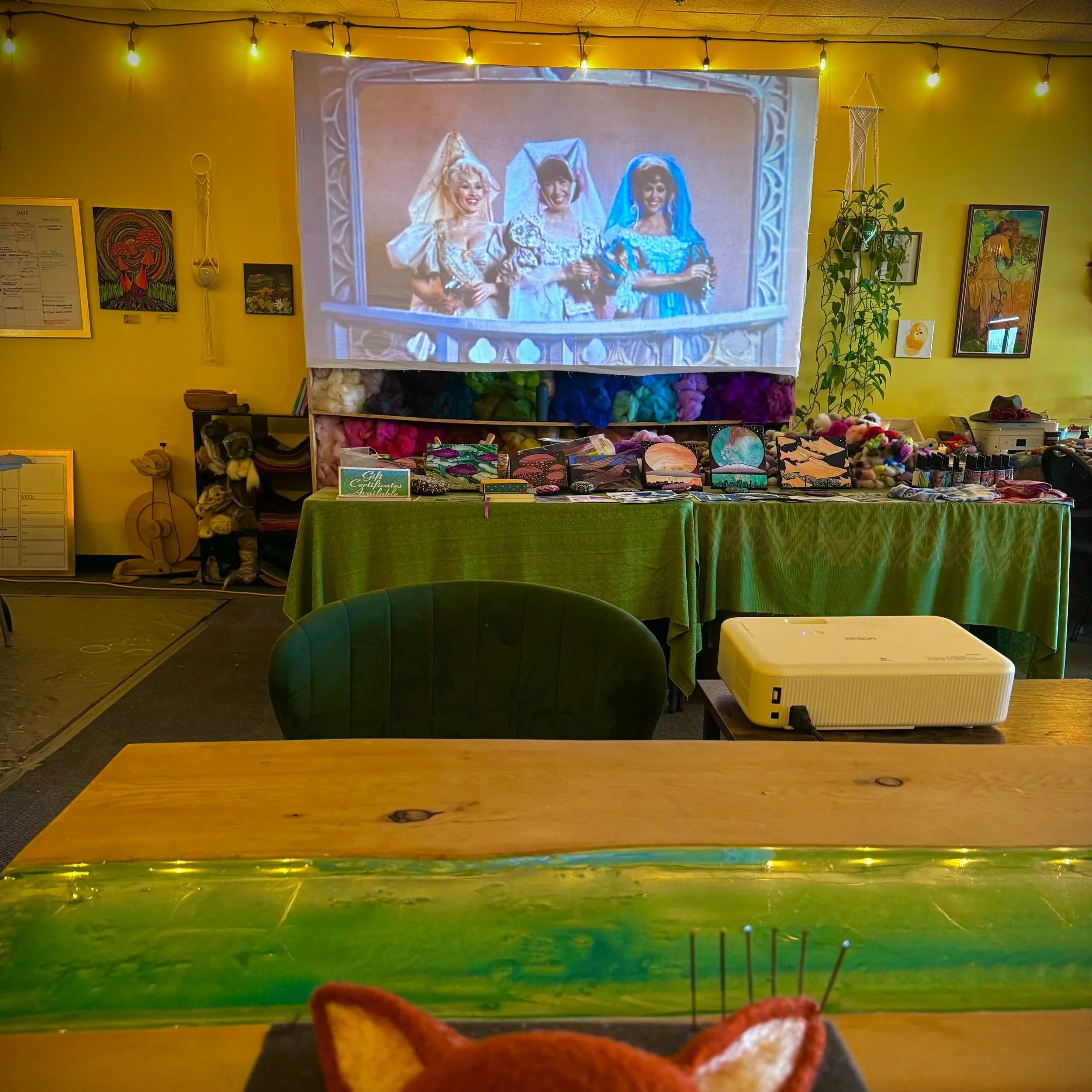 Craft &amp; Movie Night: 9 to 5 (featuring Dolly Parton)