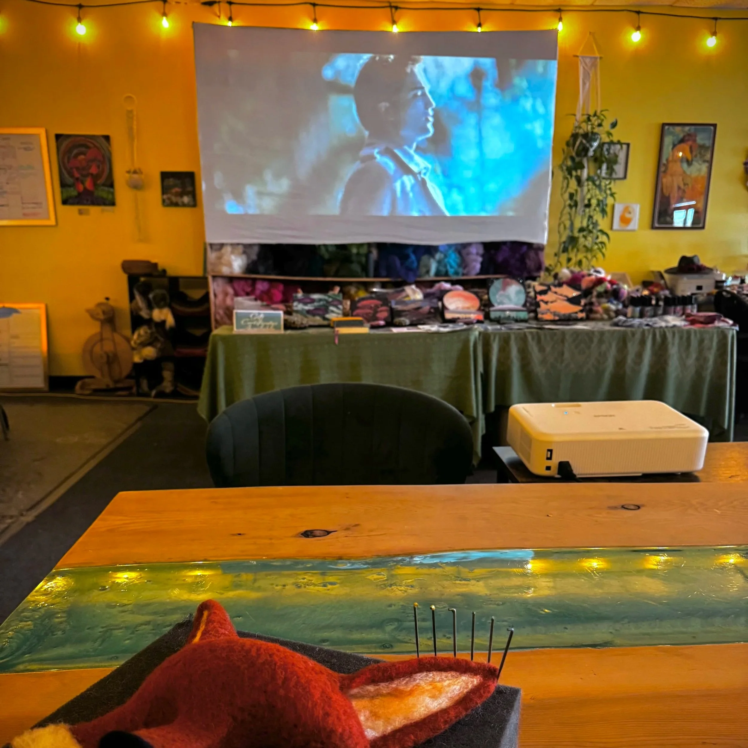 Community Craft &amp; Movie Night: Twilight: New Moon &amp; Eclipse