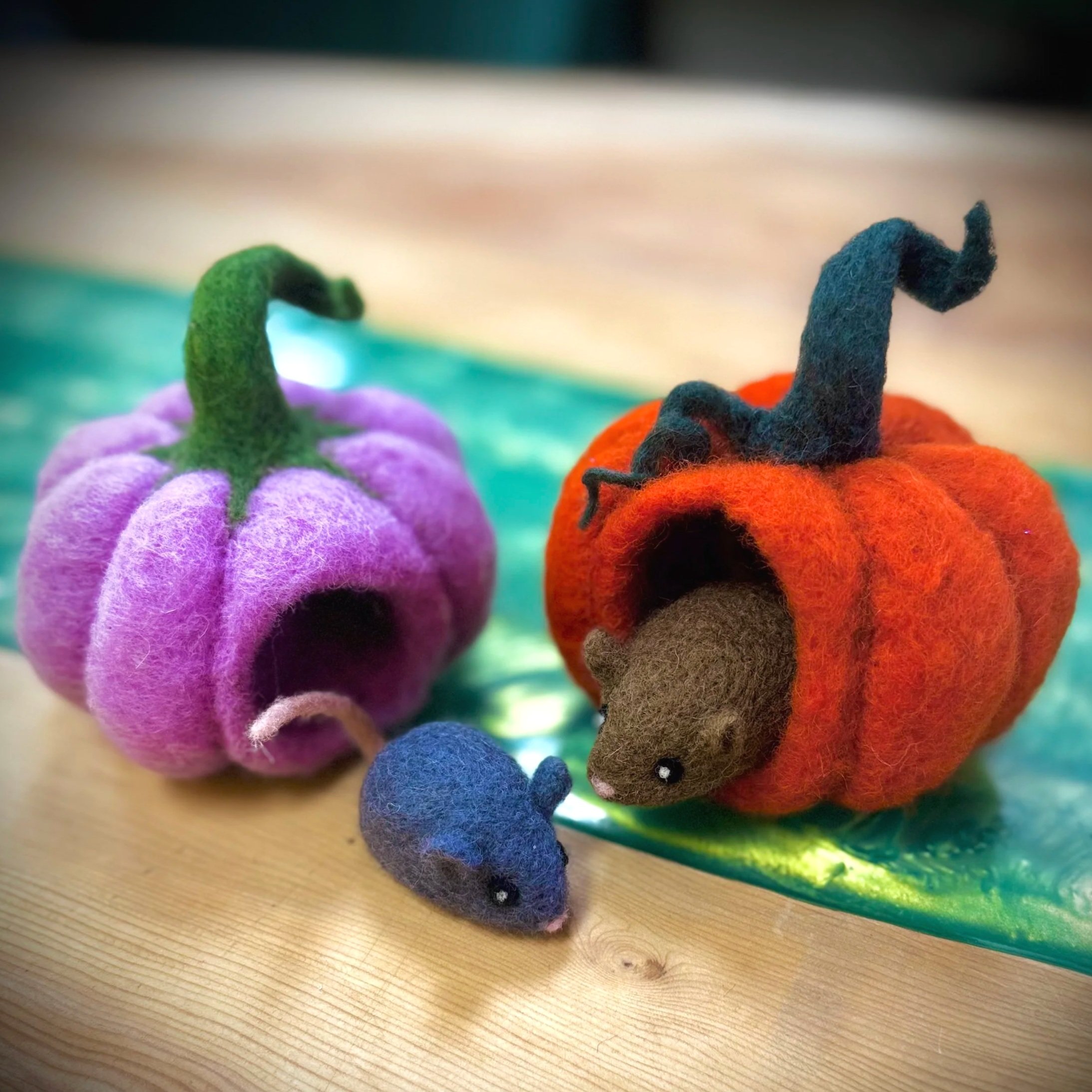 Needle Felted Mouse in Mushroom or Pumpkin House for Beginners (11/14)