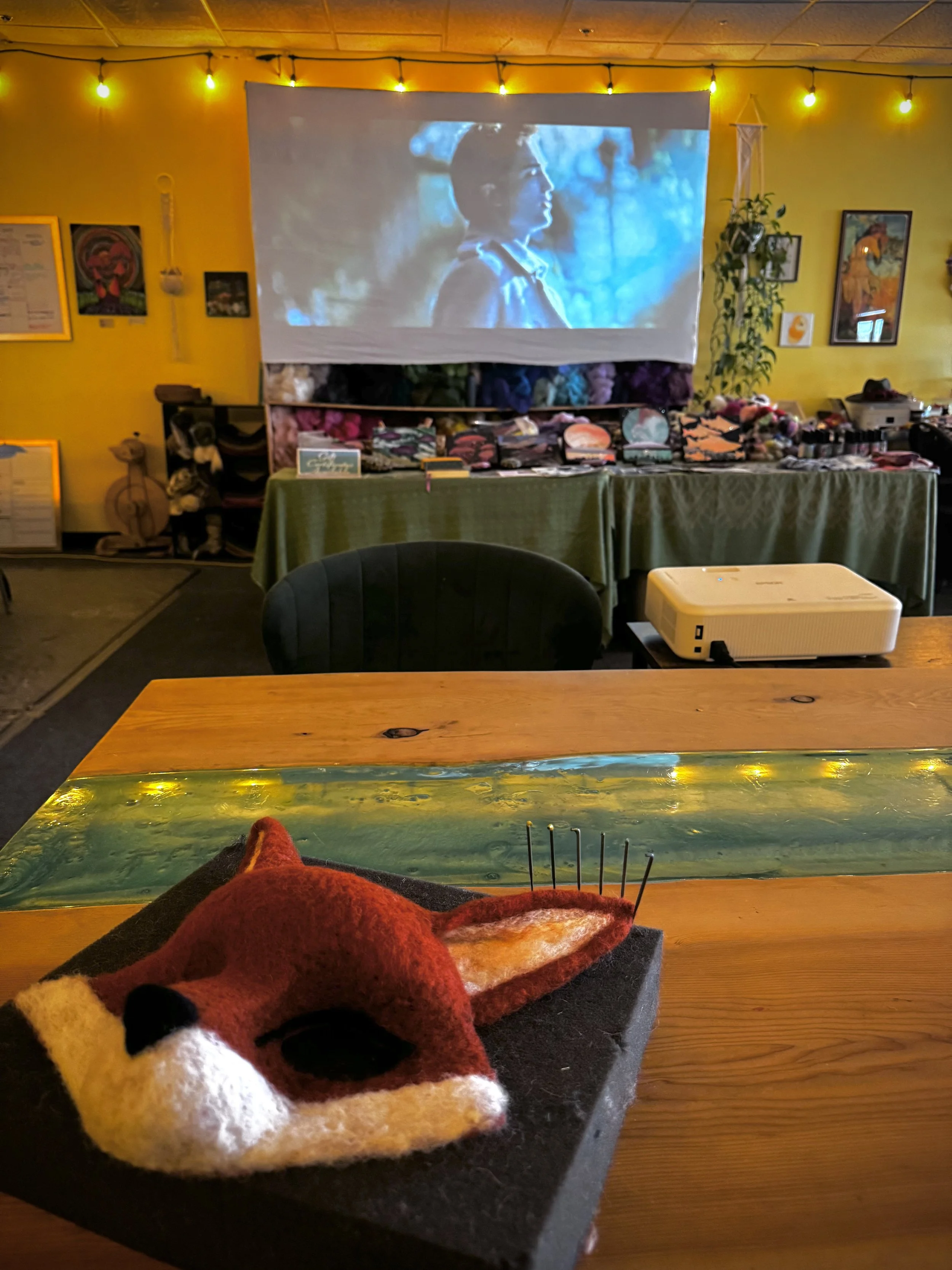 Community Craft & Movie Night: Twilight: New Moon & Eclipse (10/21)