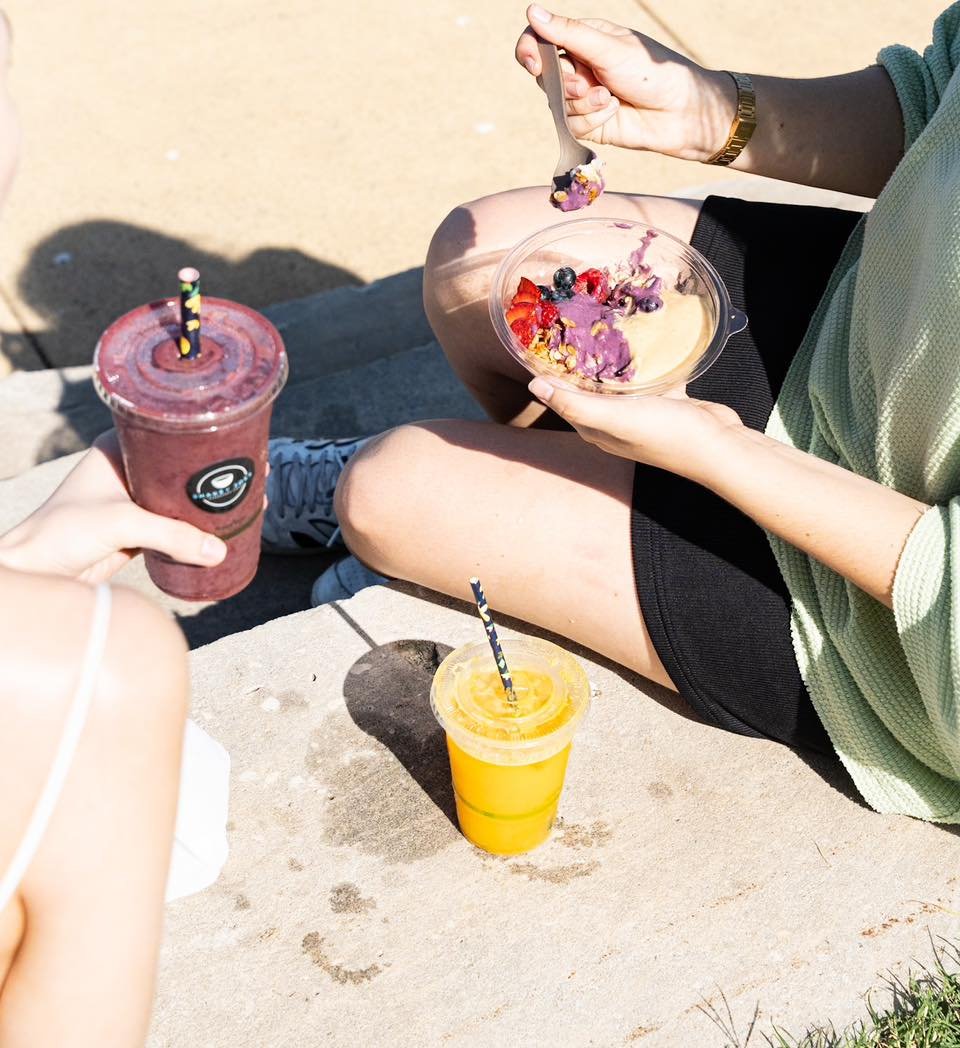Whether it's our vibrant smoothies, refreshing juices, or a&ccedil;ai bowls, we've got your dose of daily bliss right here🌴

Don&rsquo;t forget to show your student ID to get 20% off your order on Tuesdays! 

#healthycafe #localcafe #ShakeyJoesFamil
