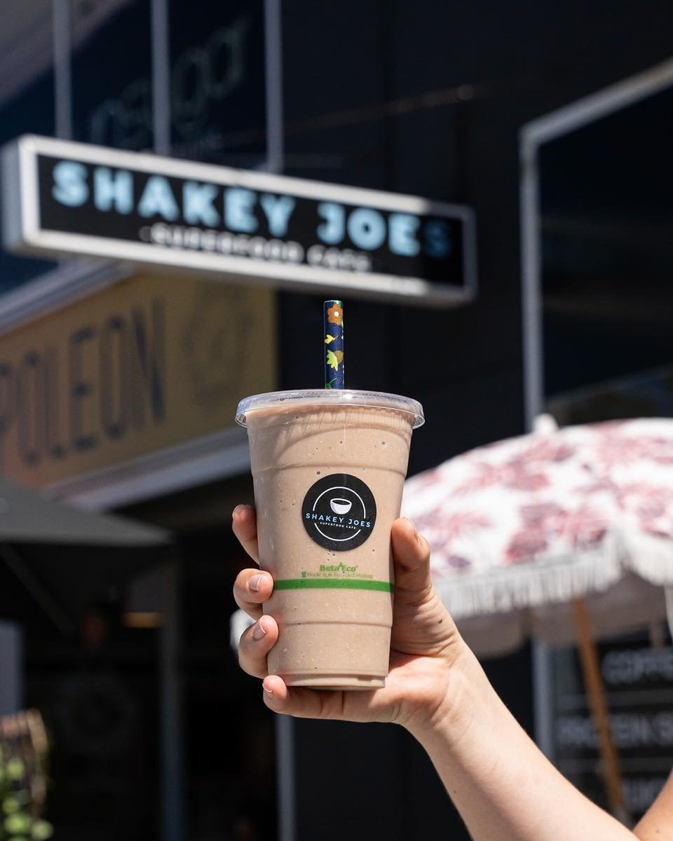 Stop by to try our Protein Shakes 🌴💪🏼 🥤

Snickers 
✨almond milk 
✨choc Protein
✨banana 
✨peanut butter 
✨chia seeds 

  #cafe #warnersbay #EatFresh #healthycafe #ShakeyJoes #MorningRituals