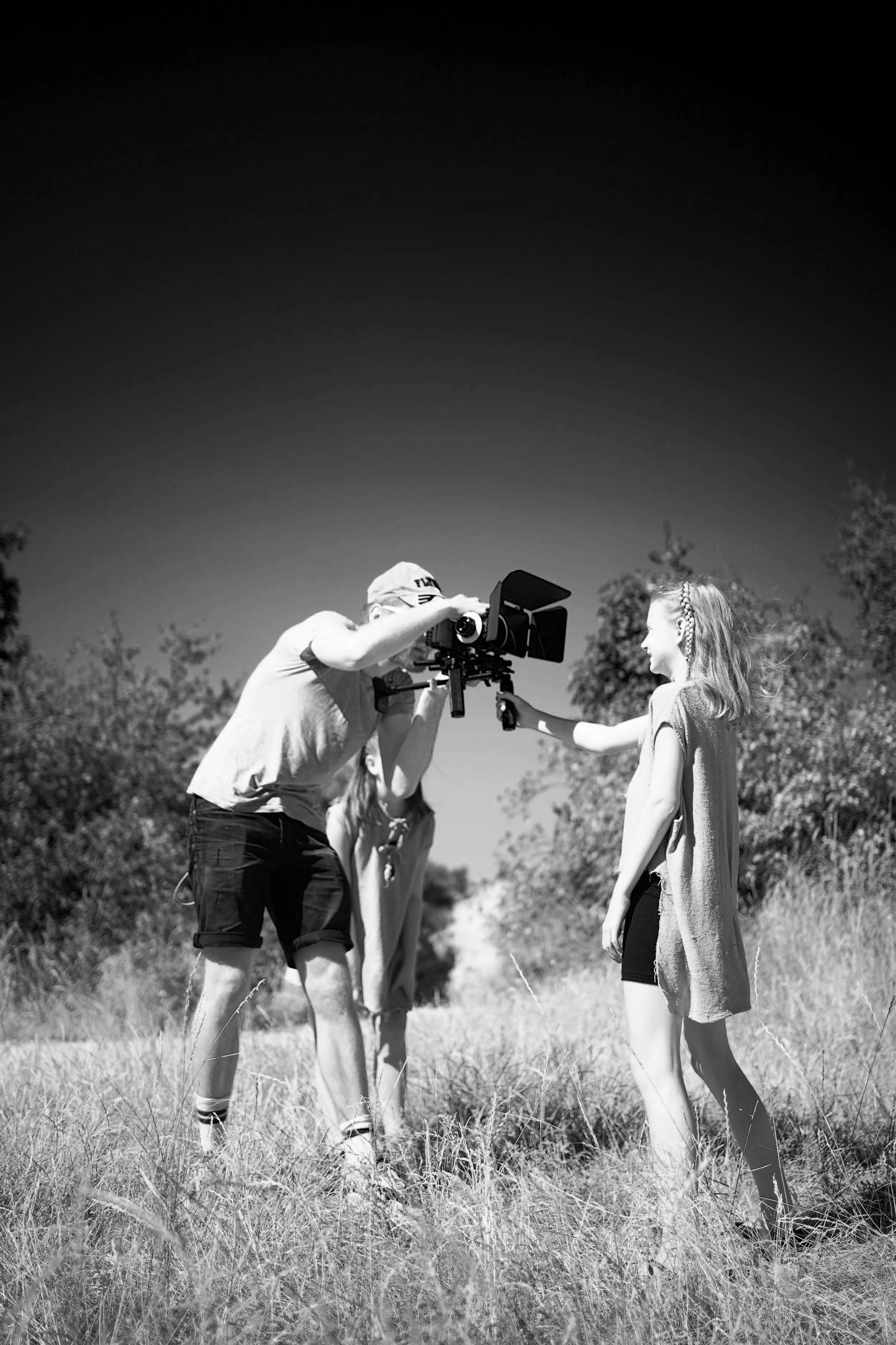 Támogasd 1000 + 1000 Ft-al a Vigyázz hova lépsz! és a SZIA színház munkáját.