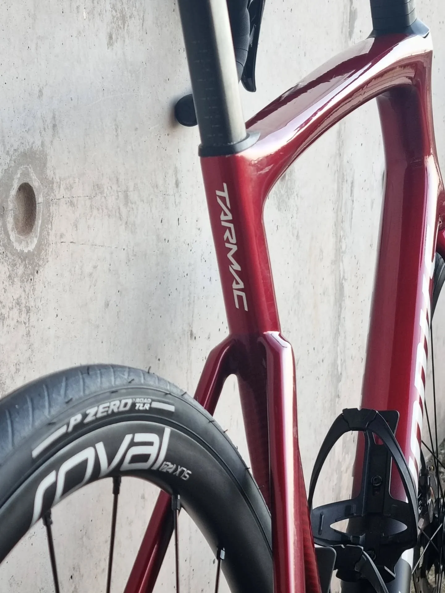 The works.

Some tweaks needed to make this bike rideable for the customer, reduction of 5mm on crank length and 40cm bars with shorter reach to replace the existing 44cm (!) bars. Along with a @rideshimano PRO Stealth saddle to finish off.