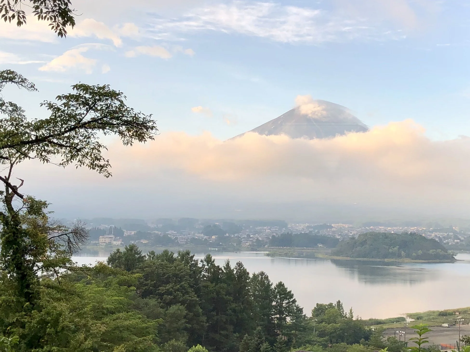 Sunrise over Mt Fuji, captured by artist Will, from Kuso Oishii.