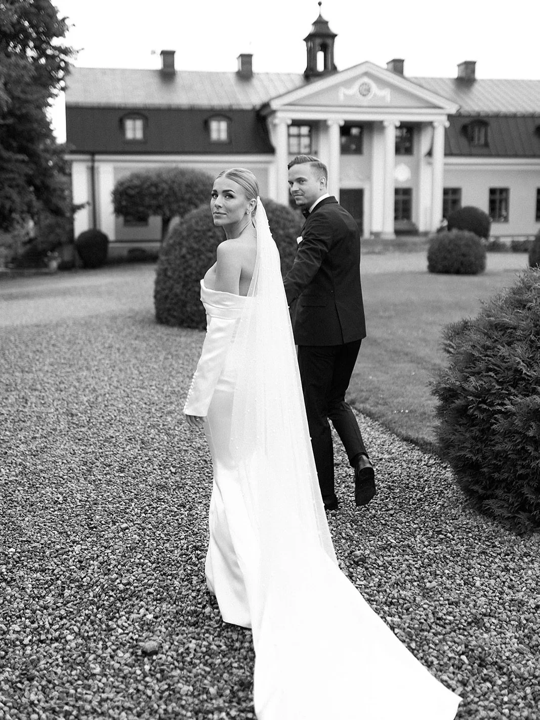 Can we ever get enough of black &amp; whites?

#weddingphotographer #br&ouml;llopsfotograf #wedding #bride #groom #weddingportraits