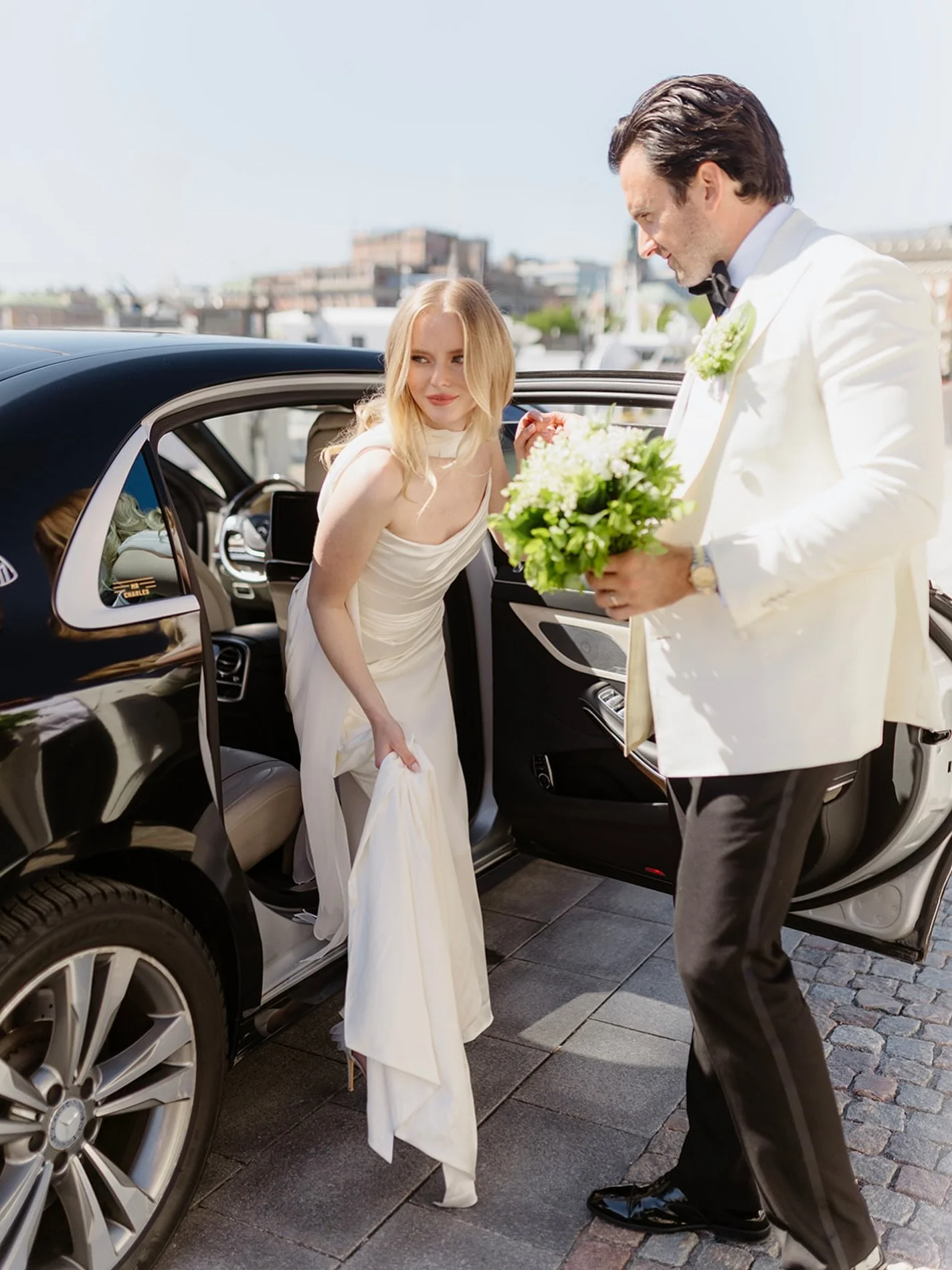 Stepping out of the car just like a Hollywood ⭐️

#wedding #weddingphotographer #br&ouml;llopsfotograf #weddingcar #editorial #editorialwedding #weddingstockholm