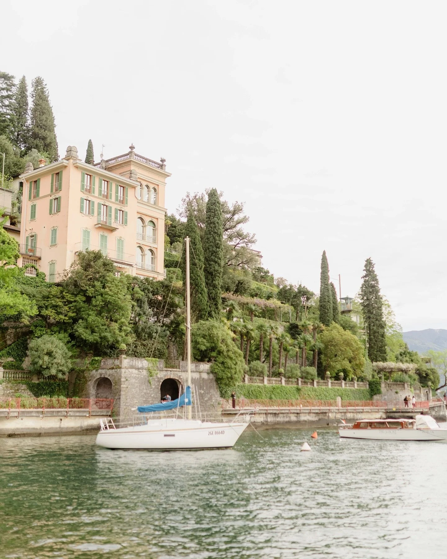 Memories from Lake Como &mdash; the scenery took my breath away.

#weddingphotographer #lakecomo #destinationwedding #weddingitaly