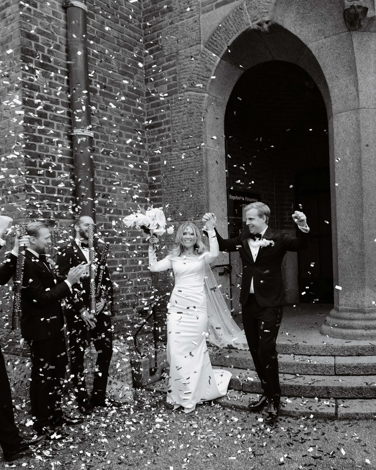 Late October wedding, and Antonia &amp; Felix made their entrance as Mr&amp;Mrs as the sun set.

#wedding #weddingstockholm #weddingdress #weddingphotographer #br&ouml;llopsfotograf #weddingcake