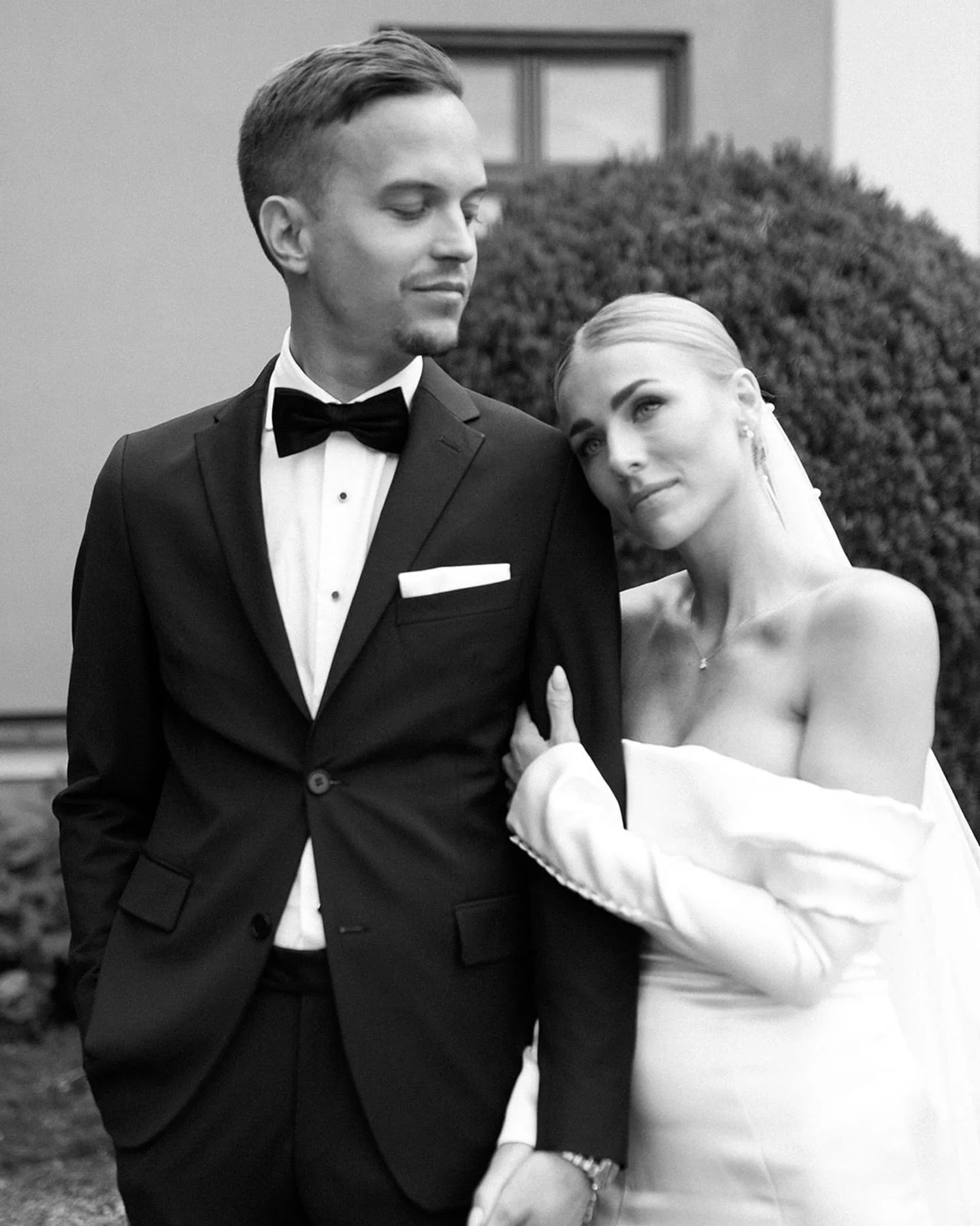 One of those weddings that settles into your heart&mdash;always a favourite. Andrea &amp; Linus 🤍

Planner/design/florals @freddywedding 
Photography @noorstudio_weddings 
Videographer @rawandyounesfilms 
Venue Private propu/ @medevibrunn 
Muah @byn