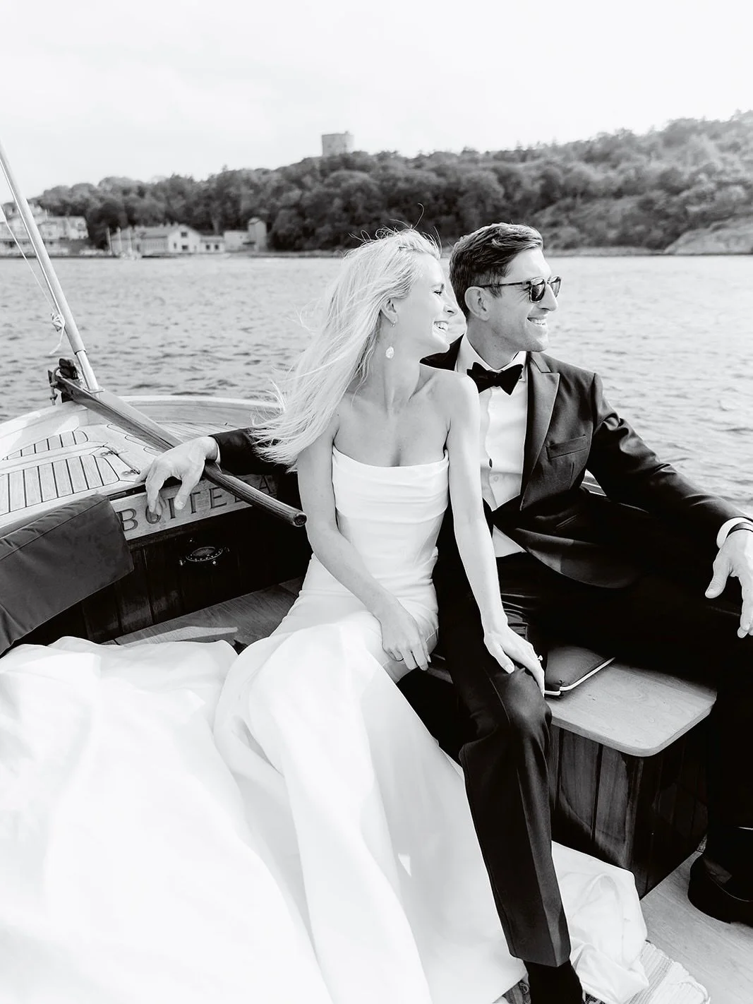 When the Marstrand waters put the captain to the test &mdash; a wild, demanding ride and worth every second.

#wedding #br&ouml;llop #marstrand #archipielago #westcoastwedding #weddingphotography #weddinginspiration #boatride