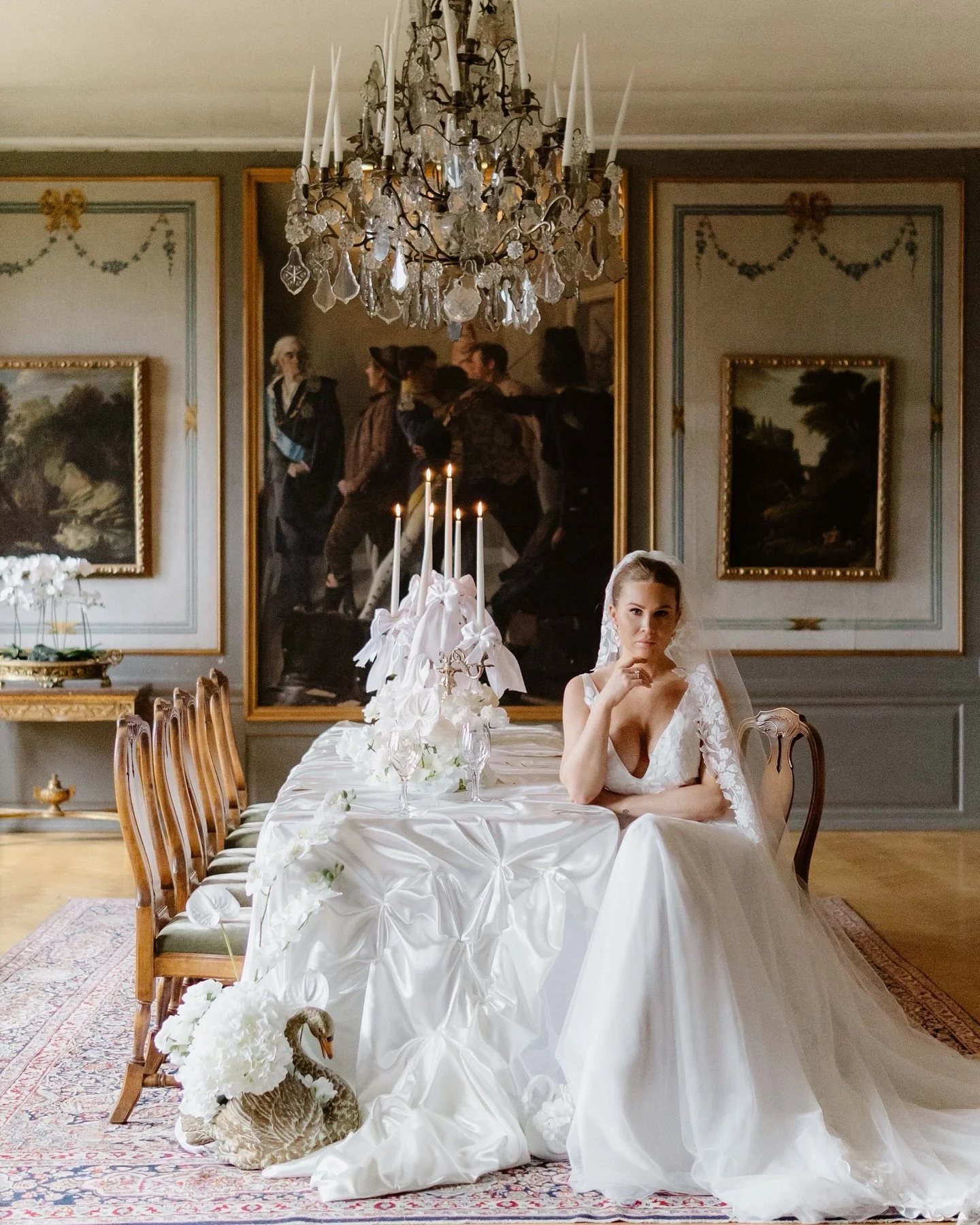 This makes me breathless ✨

Photographer: @noorstudio_weddings 
Styling @wild.dahlia.weddings 
Venue @vastanaslott 
Dress @brollops.fabriken 
Grooms wear @rundquistzalle 
Stationery @karincreative_calligraphy 
Cake @solocake.se 
Bts creator @sara.the