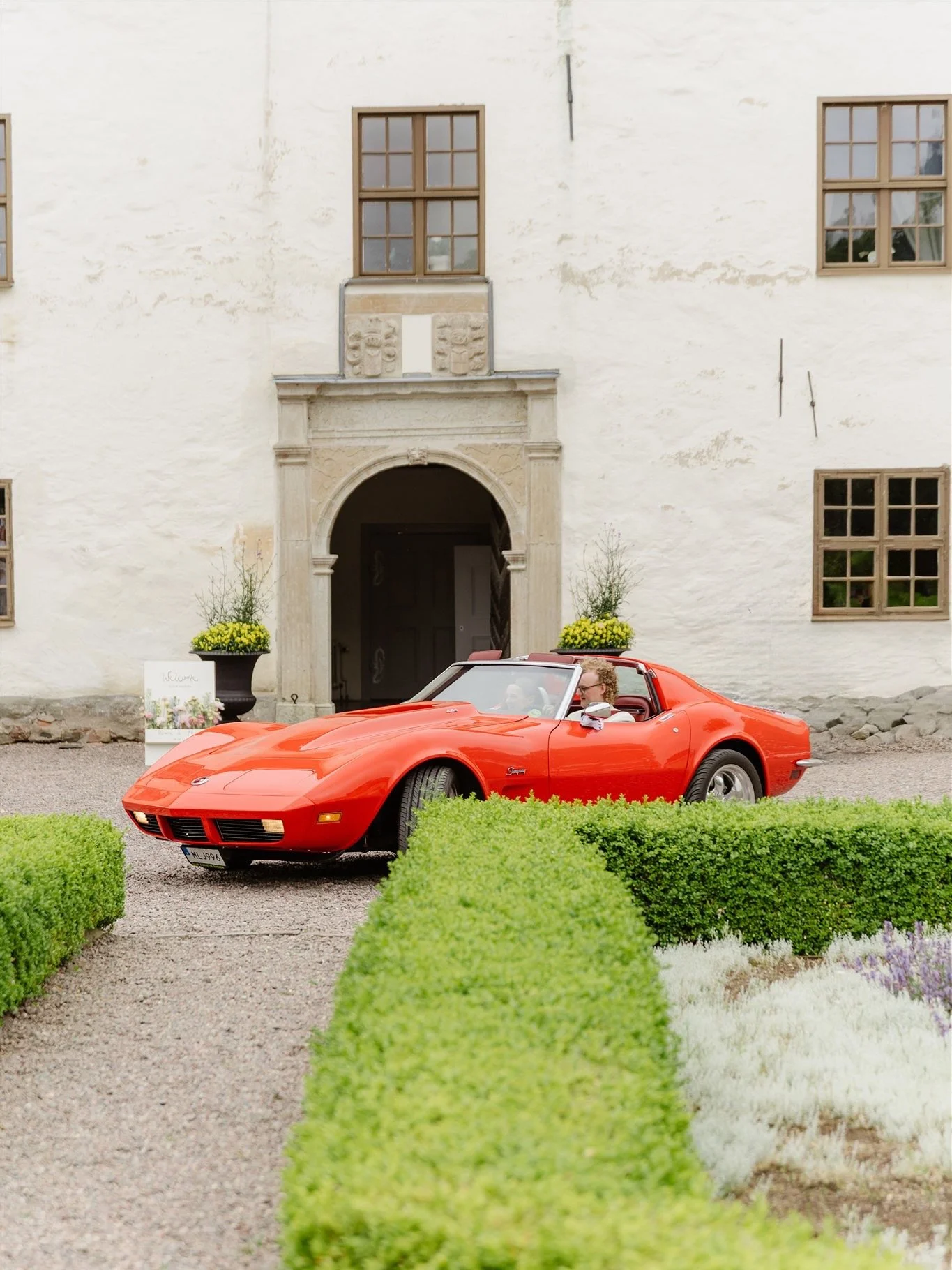 Make an entrance.

#weddingcar #nicecar #redcar #corvettestingray