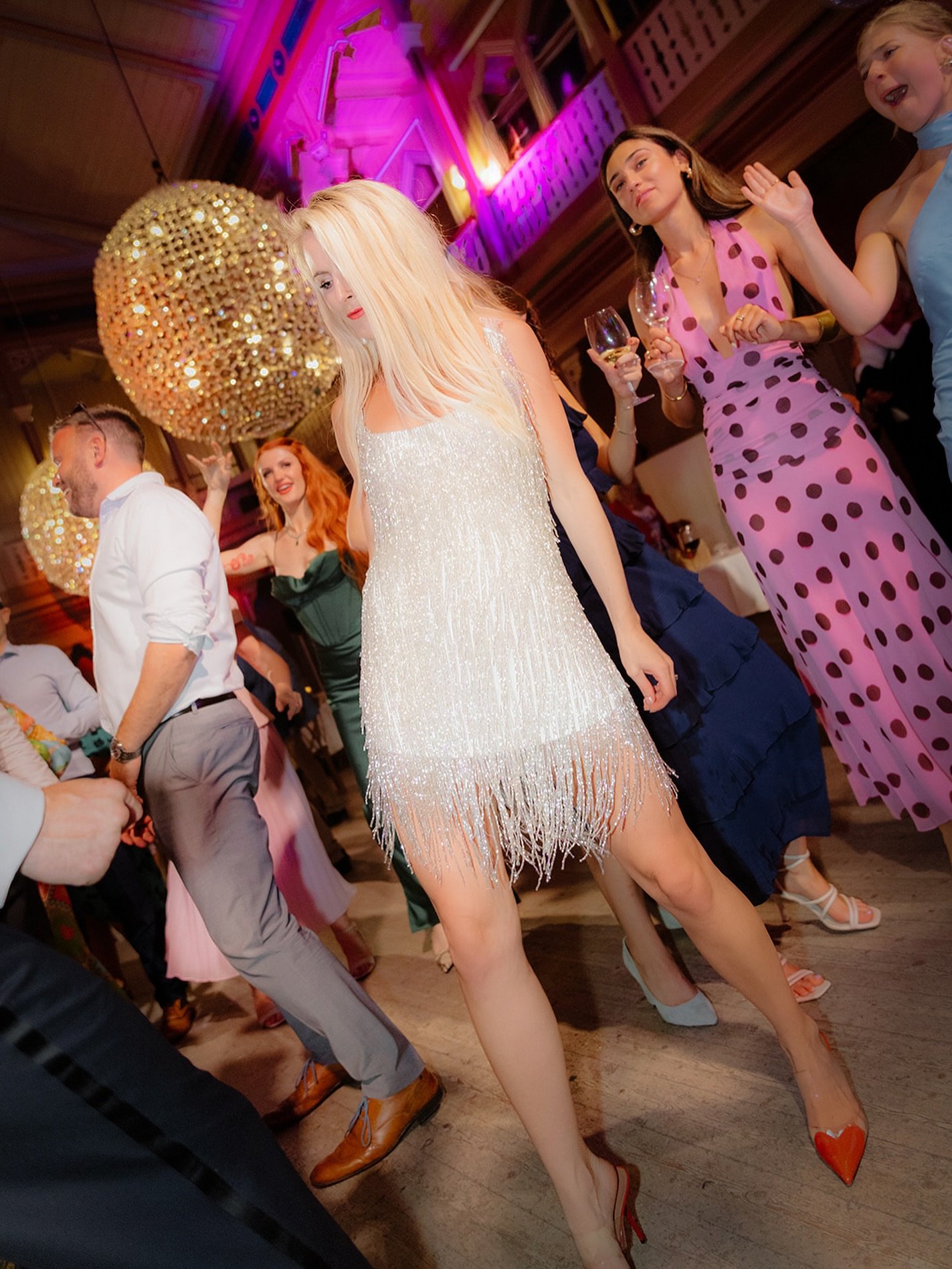 Color never hurts.

Photographer @noorstudio_weddings 
Planner @lovelystoriesweddings 
Venue @societetshuset.marstrand 
Muah @makebymagi.ronja 
Lovely couple @cassandraxox @josh_huds