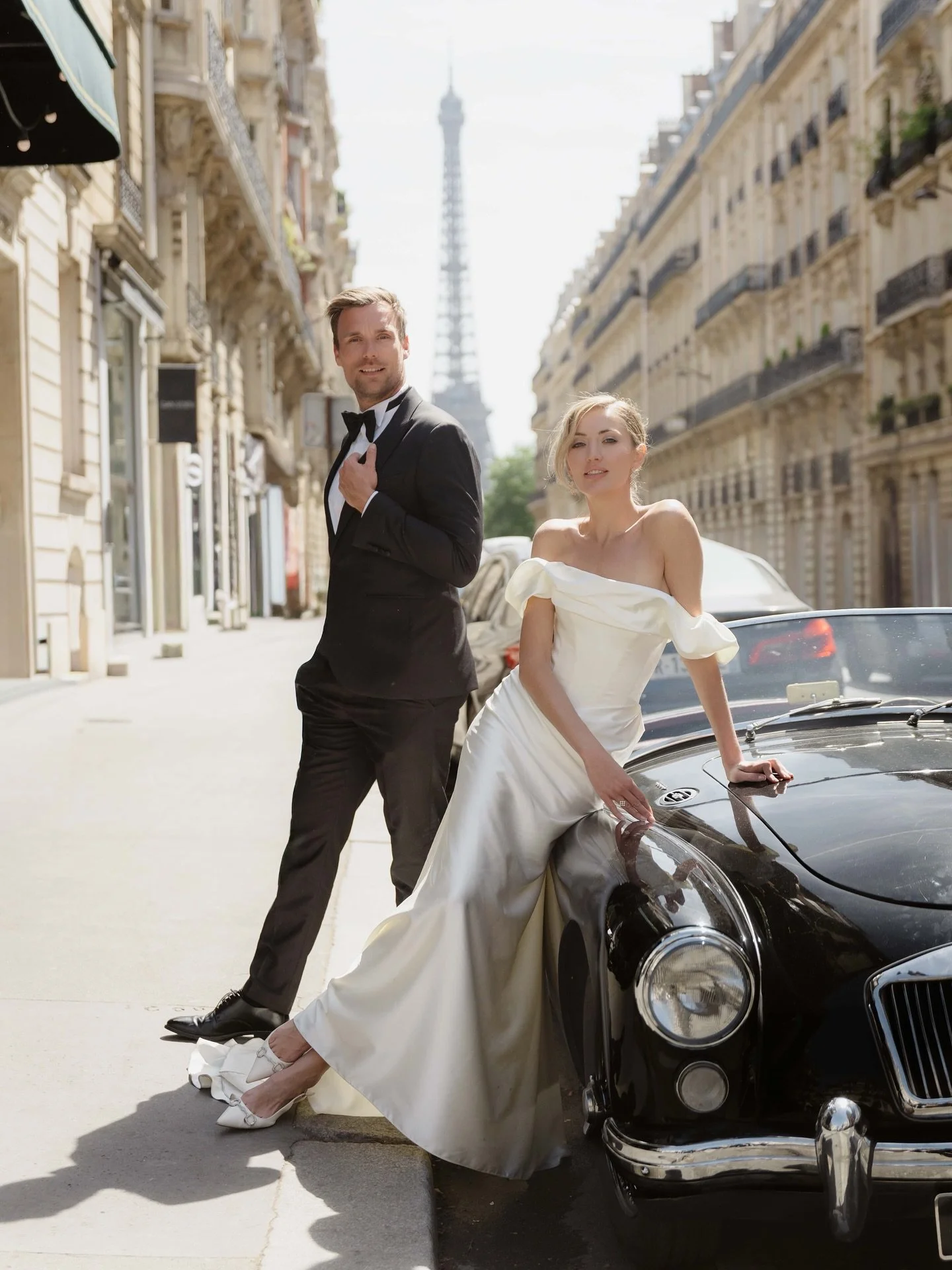 Eloping in Paris&hellip; could that be your kind of love story?

Planning and coordination: @sparklingmoments.events 
Creative direction: @still_miracle 
Photography: @noorstudio_weddings 
Muah @makeup_paris_beauty 
Stylist: @uganson.anastasiia 
Flor