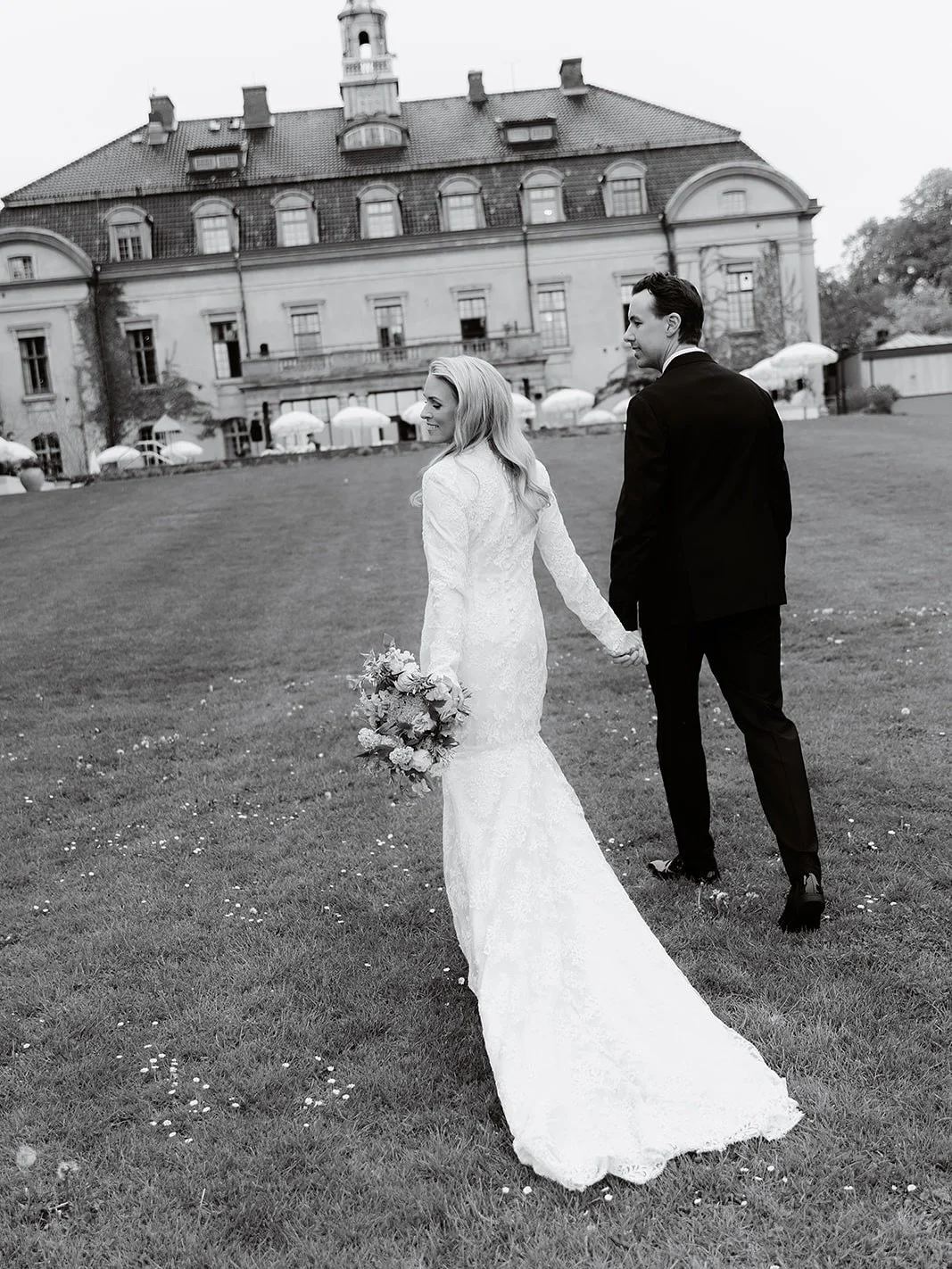 The dreamiest weekend with E&amp;D!

Venue @maryhill.estate 
Planner/Design/Florist @bon.viola 
Photo/video @noorstudio_weddings 
2nd shooter @ericaobergstudio 
Dress @studiotessfischer 
Muah @eweliinal 
Groom attire @suitsupply 
Rings @engelbert1920