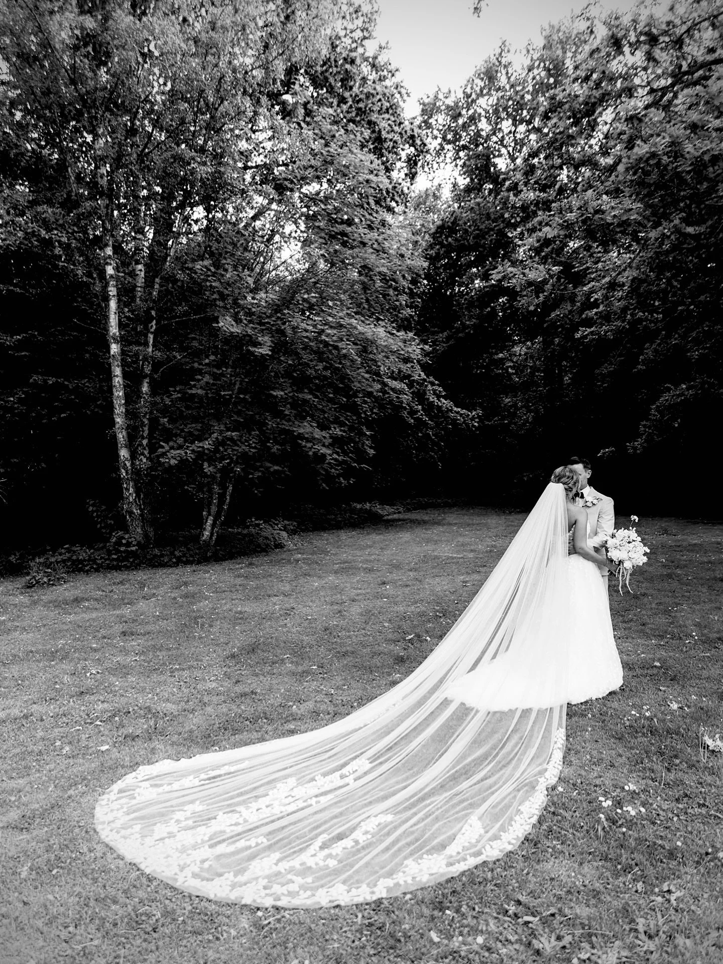Extended elegance.

Dress @abbywaitsofficial 
Hair @byradhe 
Mua @mlimakeupartist 
Florist @awaflorista 
Planner @lovelystoriesweddings