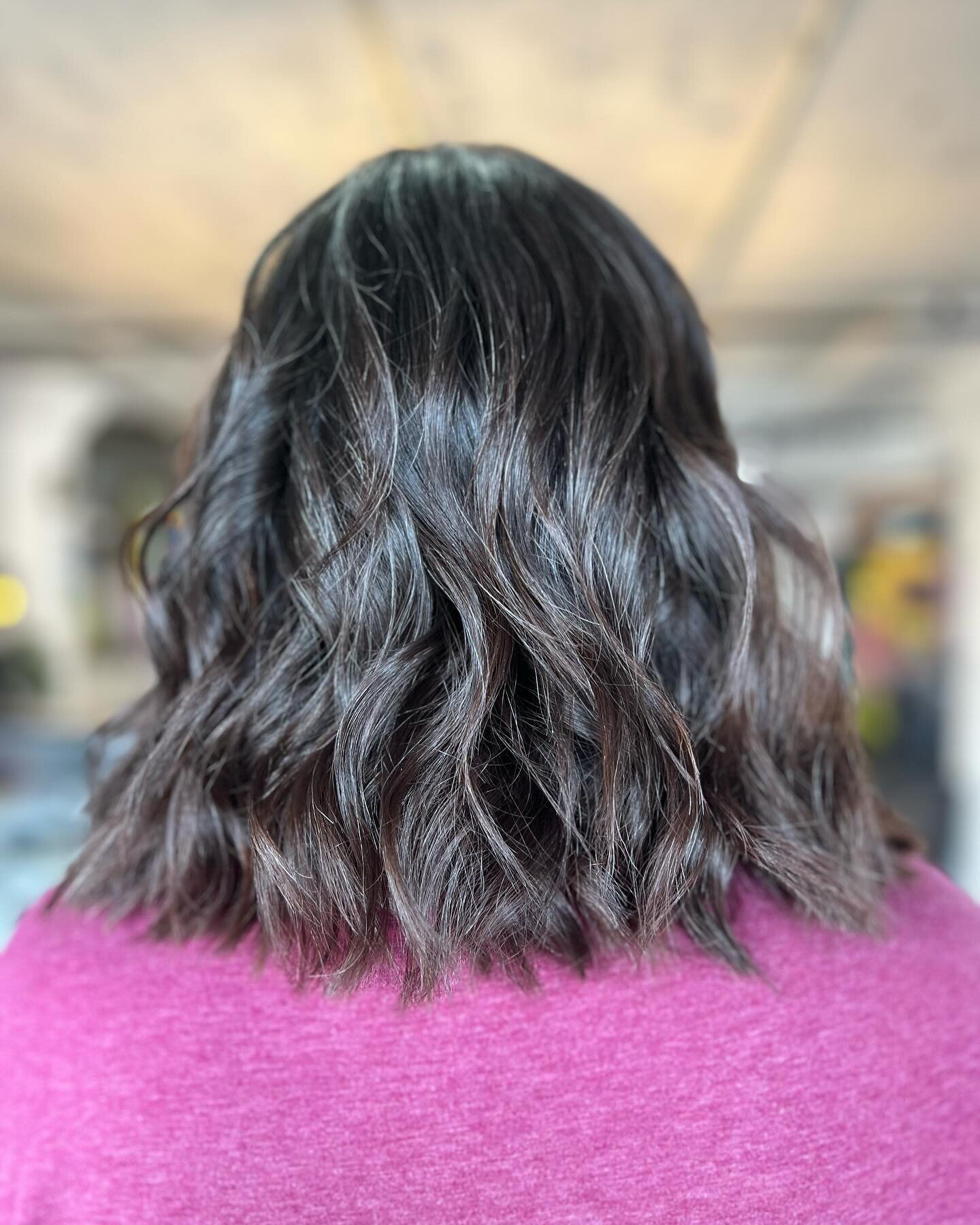 🤍We accept you, irregardless of how long it&rsquo;s been since you cut your hair. We understand life happens and sometimes when your parenthood journey starts, self care stops. So bring your 4 year old hair in here and let us get you to the hot momm