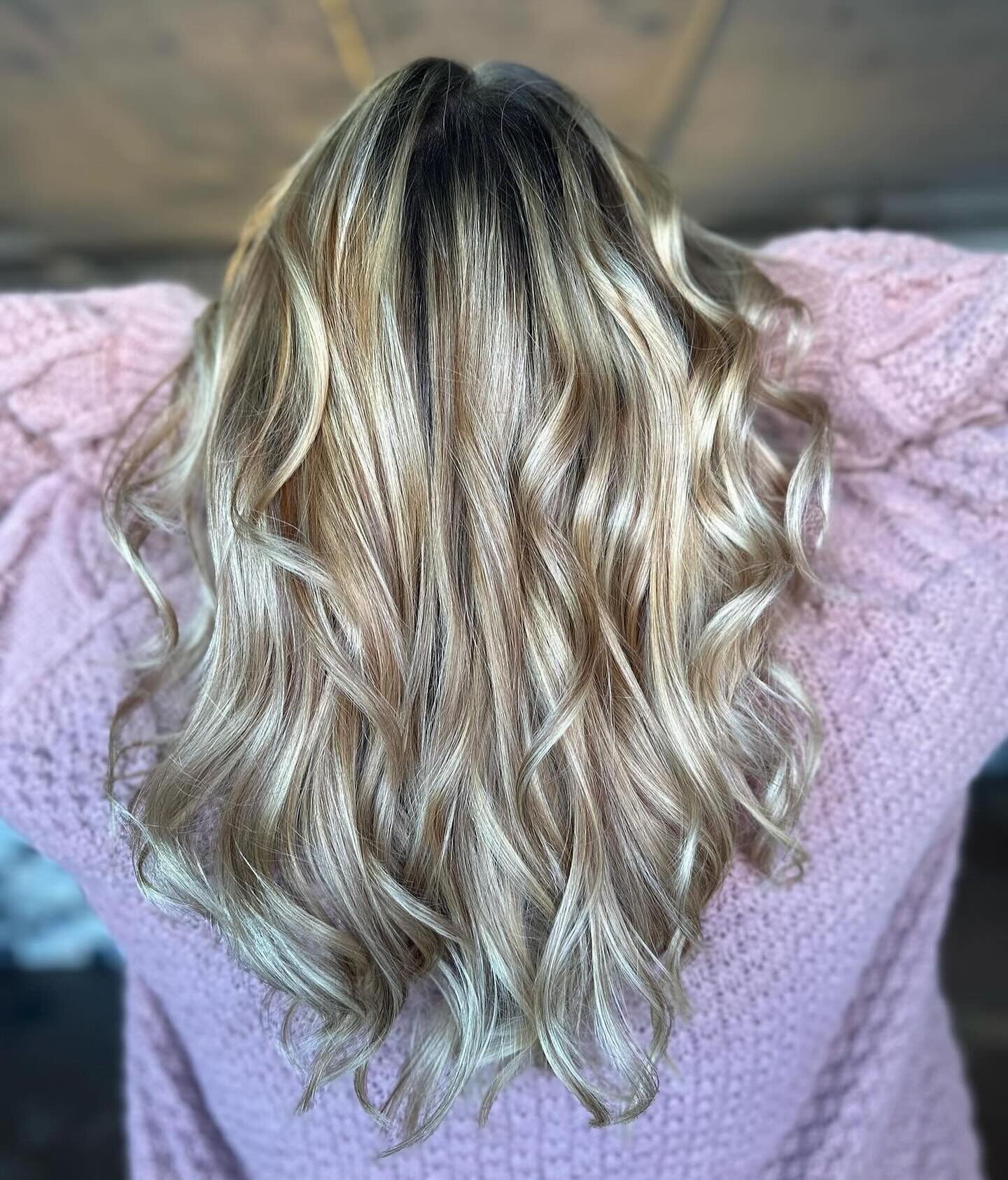 🗡️Kelsey SLAYED this color correction! 

💇🏼&zwj;♀️stylist @hairbykelsss_ 

📞540-812-4454
💻https://login.meevo.com/ManeStreet/ob?locationId=104526

#showusyourmane #wearehairforyou #culpeper #culpeperva #culpepersalon #Culpeperstylist #dmvsalon #