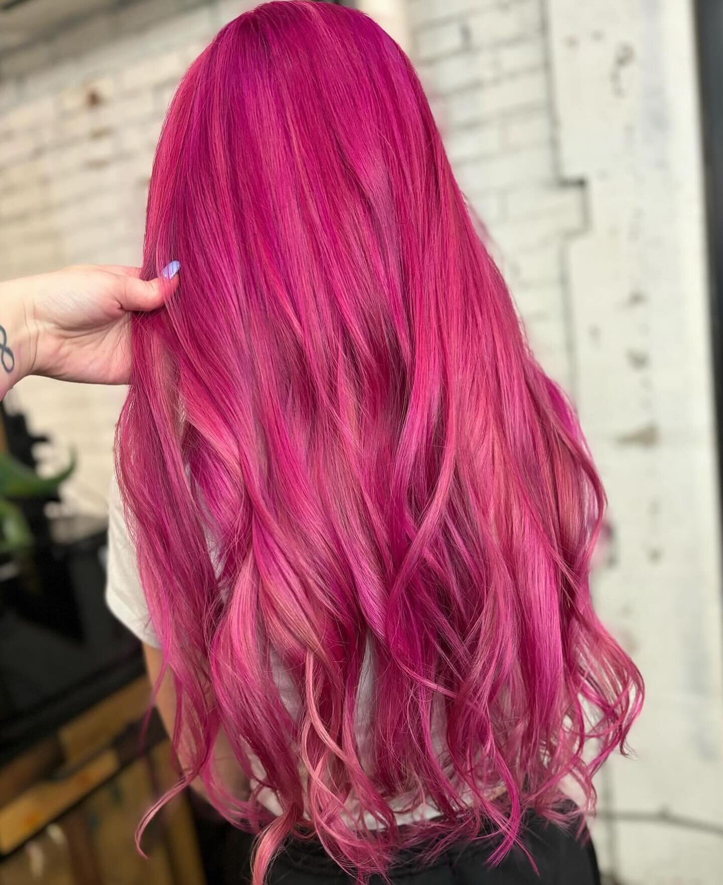 💘9 hours later and this cutie is ready for Valentine&rsquo;s Day! ➡️ Swipe to see this mermaids long &ldquo;before&rdquo; locks.

🎨Fashion Tones aren&rsquo;t for everyone. And that&rsquo;s ok! They take a long time to do right, cost a lot up front 