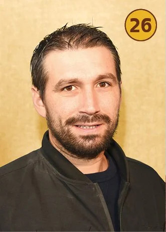 Damien 
Le Phare d’Ar Men

C’est en famille que vous êtes accueilli sur la poissonnerie des Halles. Crustacés, poissons ou amuse-bouches, laissez-vous tenter par ses nombreux produits de la mer.