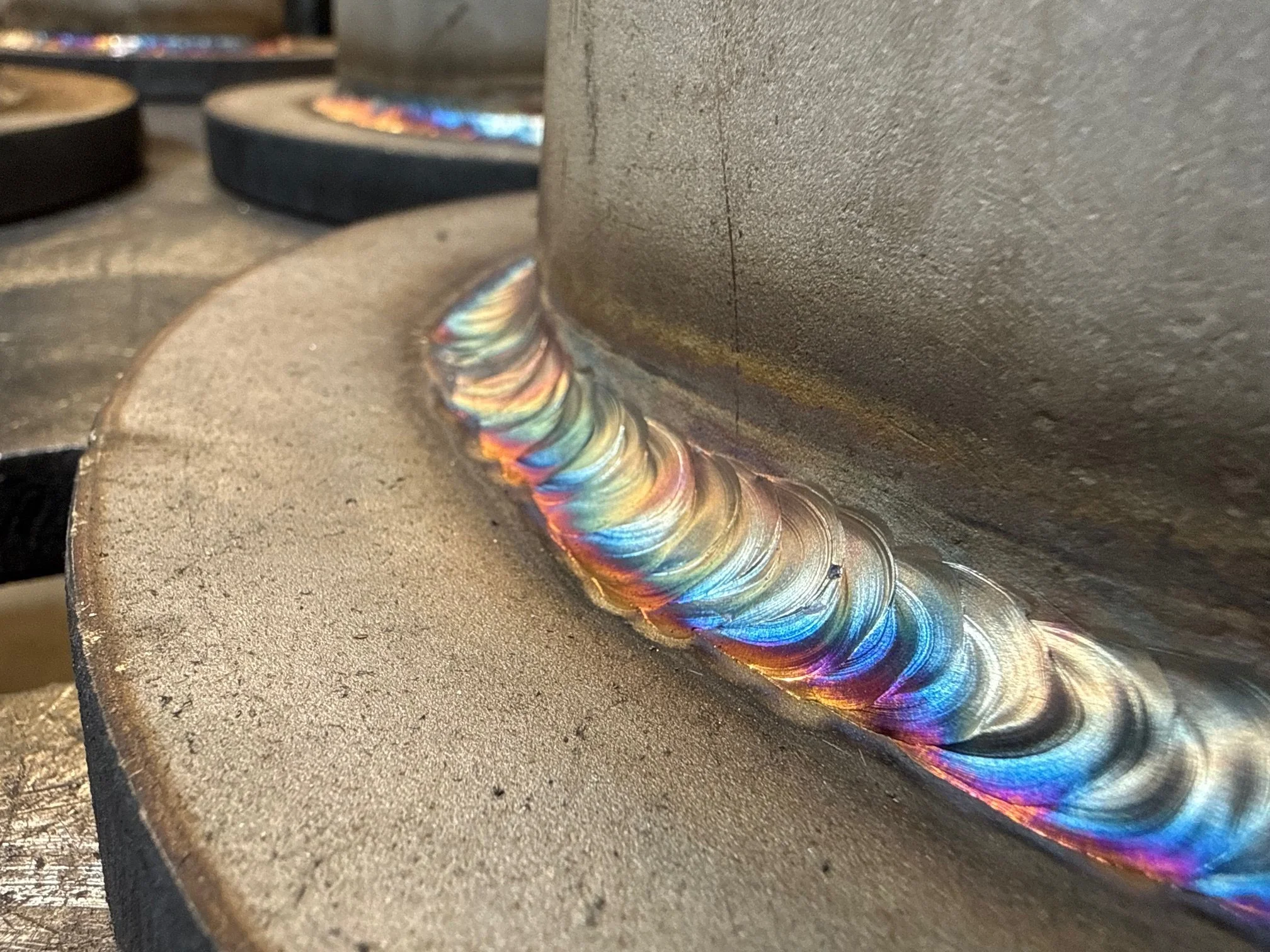 GETTING A NICE HOT PASS IN, LOVE THE COLORS!