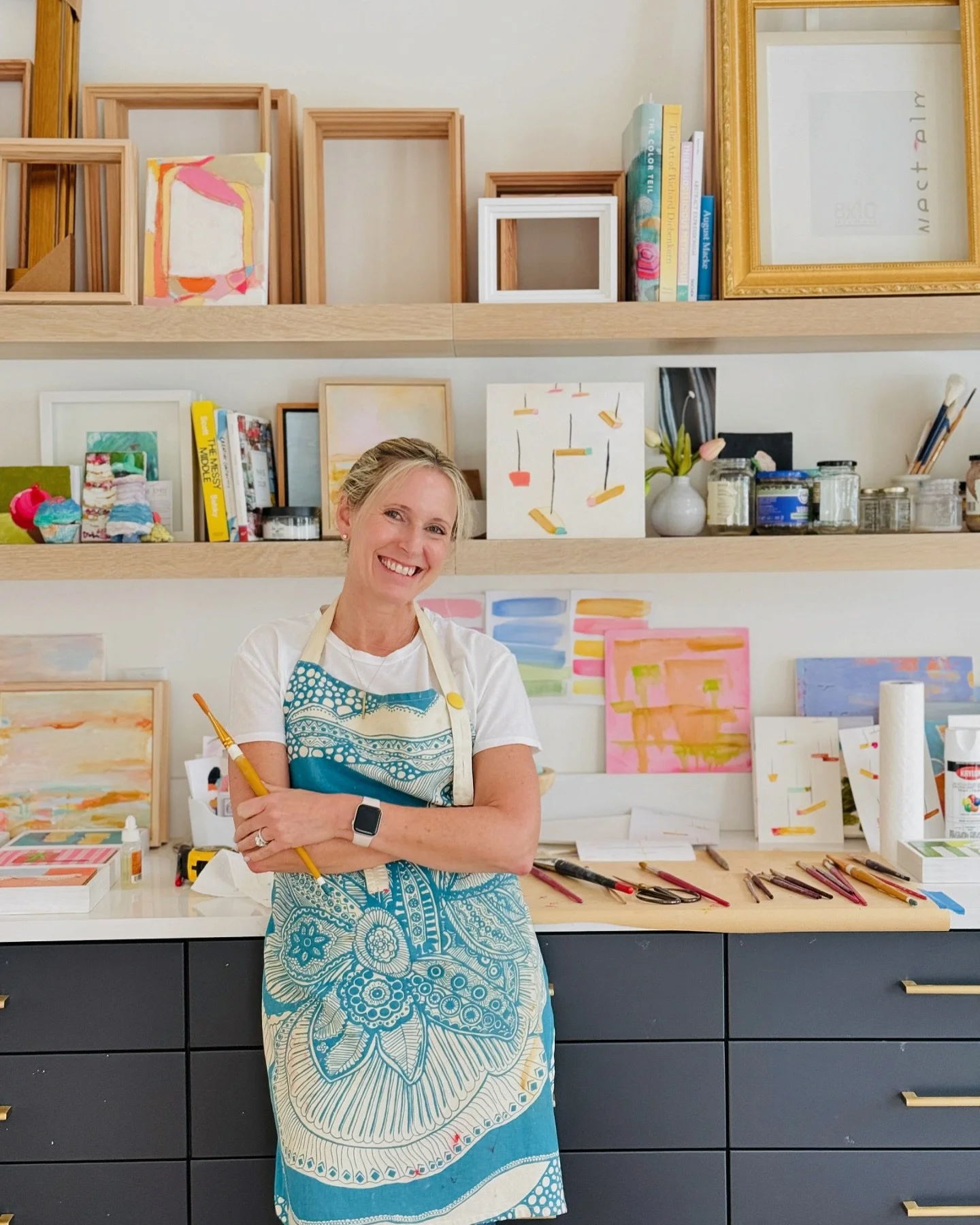 Hi 👋🏻&hellip;Anne Temple here.  Just thought i&rsquo;d show my face today 😀&hellip;.hope you&rsquo;re having a great start to your week!  I&rsquo;m hoping to spend a lot of time in the studio this week working on framing and varnishing and other o