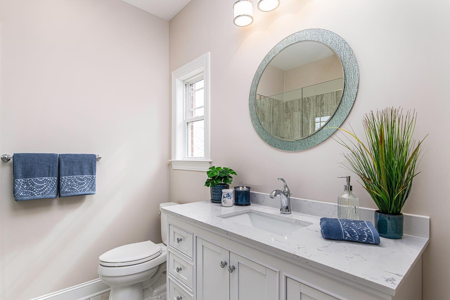 This is such a sweet little bathroom! 🥰 We love this space and our client does too! ❤️
.
.
.
.
.
#bathroomdesign #bathroomdecor #bathroomremodel #bathroom #interiors #interiordesign #interiordesigner #wayfairprostyle #Walmart #TuesdayMorningFinds #B