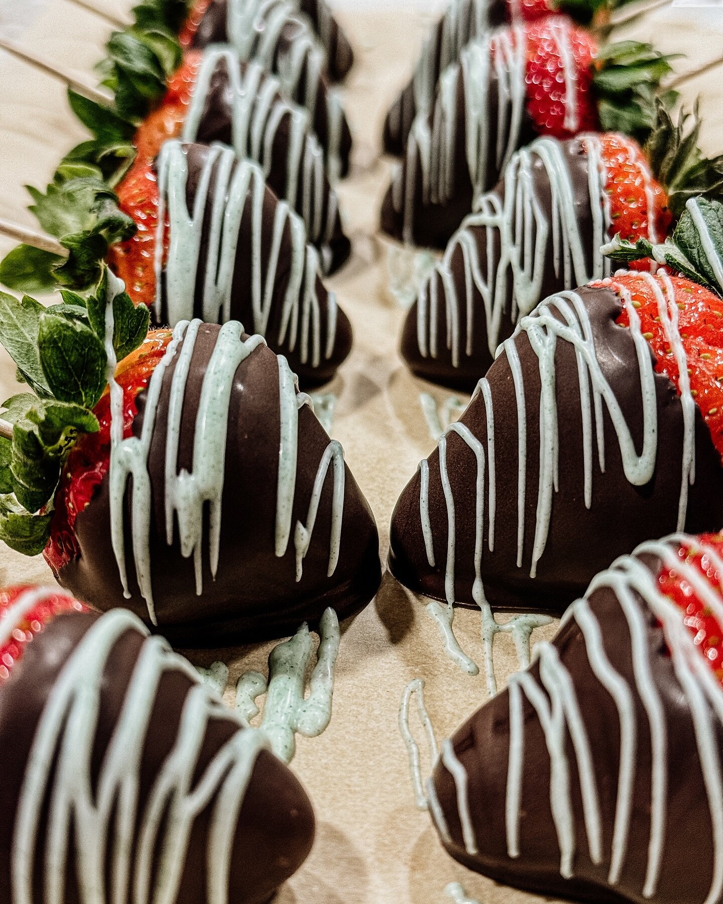 Who else only enjoys strawberries if they&rsquo;re covered in chocolate? 👀 

🍓 
🍓
🍓 

#grazingtable #grazingboard #charcuterie #dessertboard #dessertporn #dessertcharcuterie #catering #boisecatering #idahocatering #charcuterieboards #charcuterieb