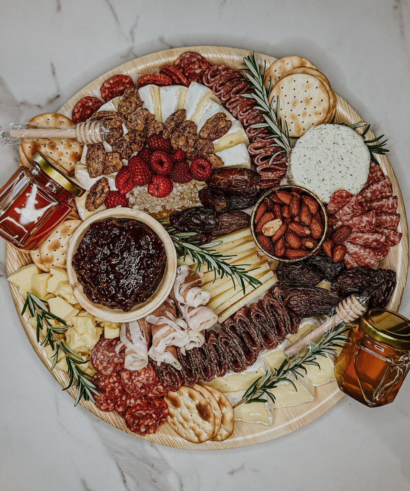 This last minute custom order for 8 people wanted a hearty board with lots of meat and cheese, dates, and nuts with very little filler. 🧀 Isn&rsquo;t she lovely? 🥰 

🧀 
🧀 
🧀 

#grazingtable #grazingboard #charcuterie #catering #boisecatering #id