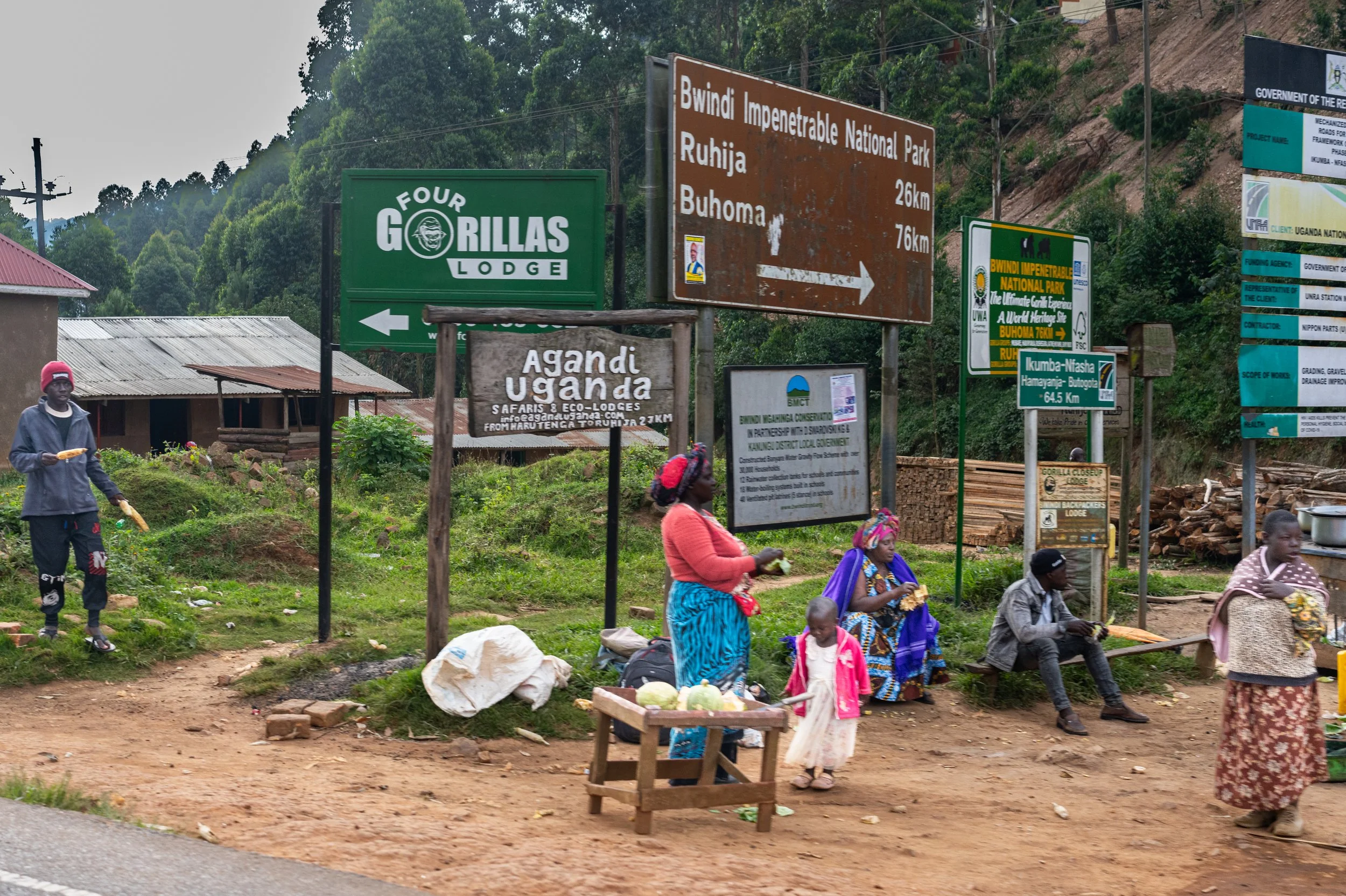 @michelphoto69_Uganda_by car-394.jpeg