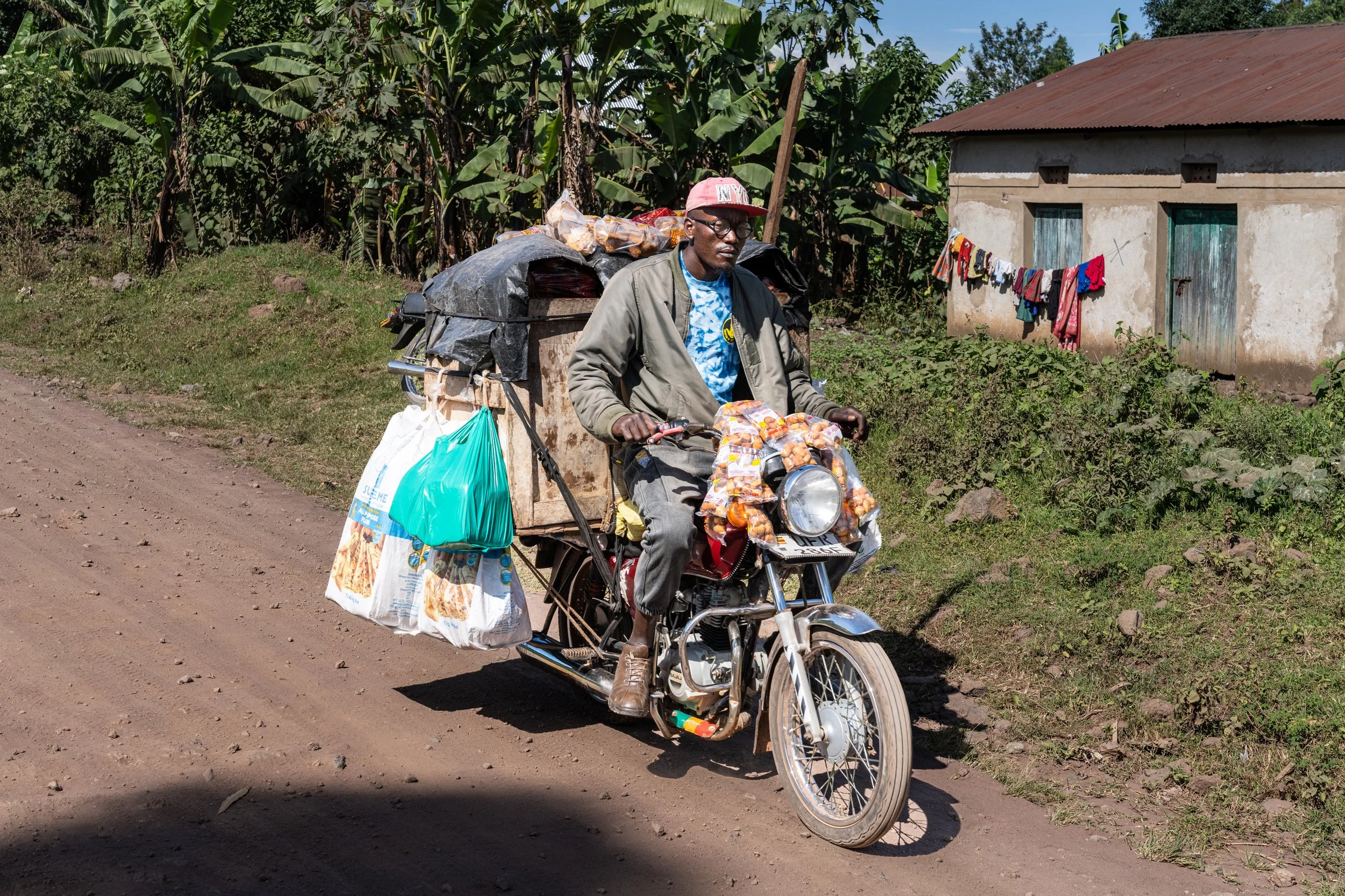 @michelphoto69_Uganda_by car-733.jpeg