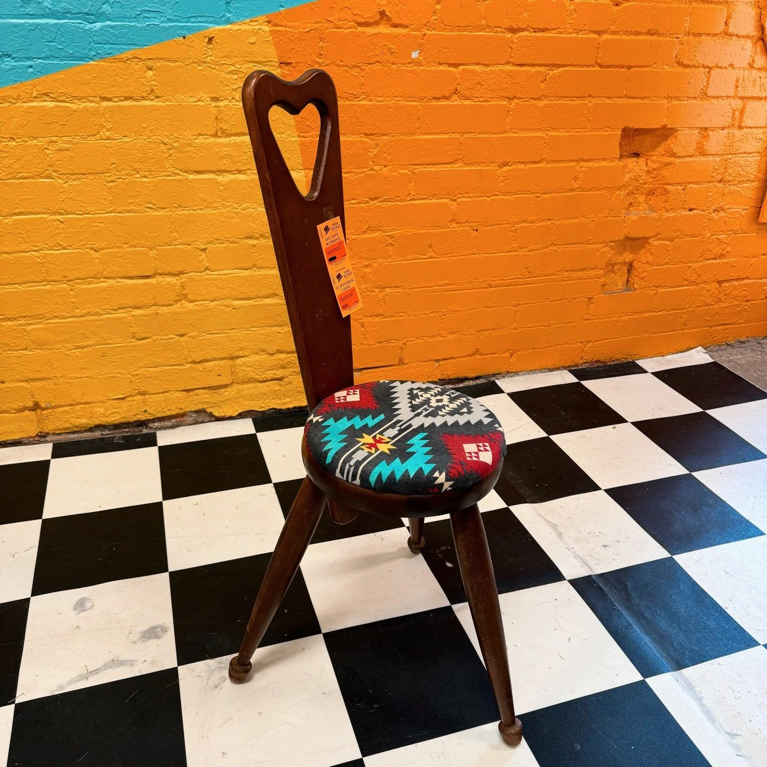 Happy Wednesday! π©π
It’s a beautiful day to go thrifting!
π Don’t forget to keep an eye out for blue tags—they’re now 90% off this week! π
π Yellow tags = 25% off
π€ White tags = 50% off
π Blue tags = 90% off
When you