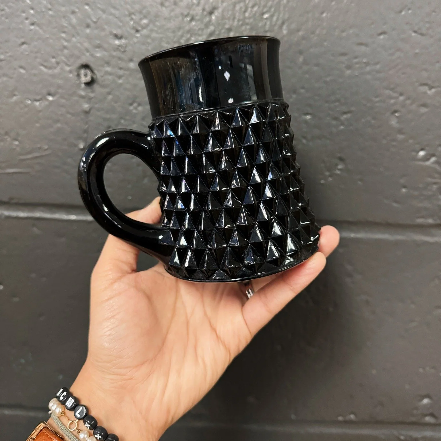 Happy Friday and Enid Lights Up the Plains Day! π©π
We’re open until 7 PM today, and the store is packed with amazing treasures! Don’t miss this weekend’s PAT savings:
π Yellow tags = 25% off
π€ White tags = 50% off
π Blue tags