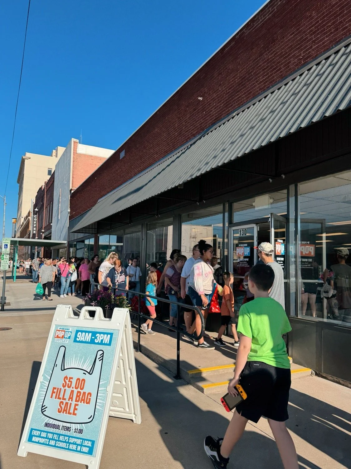 Park Avenue POP UP Outlet Line to Get In (Copy) (Copy)