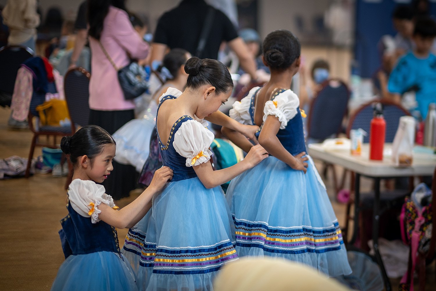 23.06.11 Goh Ballet_backstage-3.jpg