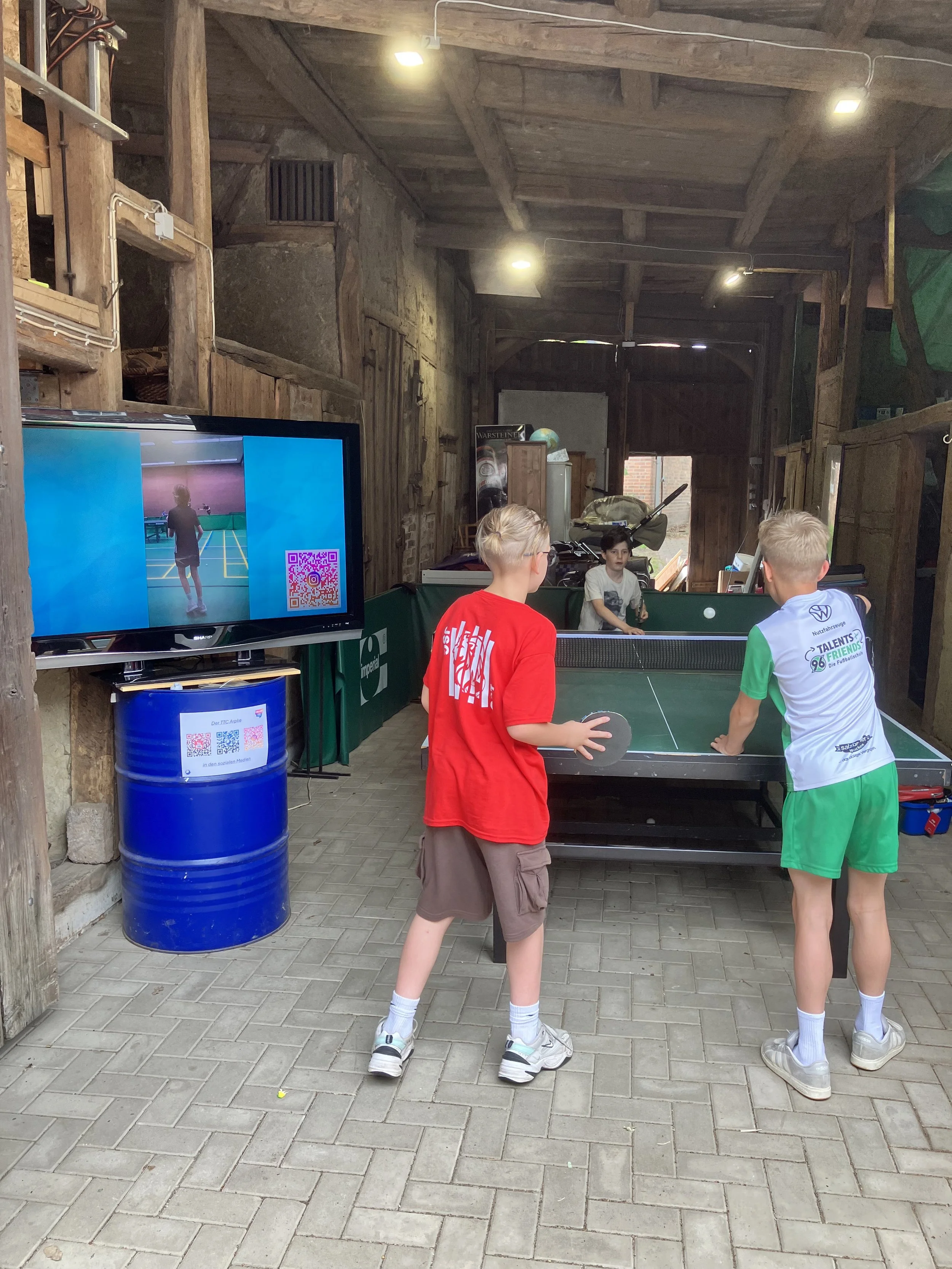 Tischtennis in der Scheune