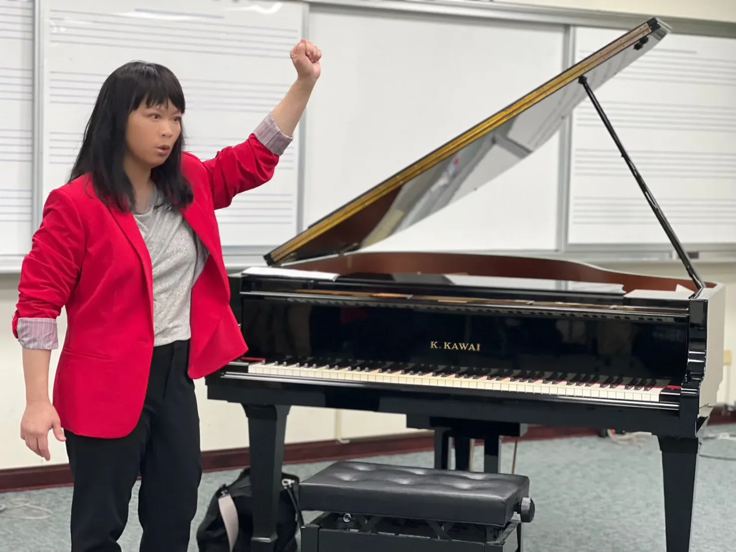 Dr. Yuking Chou Brandenburgh explaining musical interpretation and adjudication criteria during piano performance training.