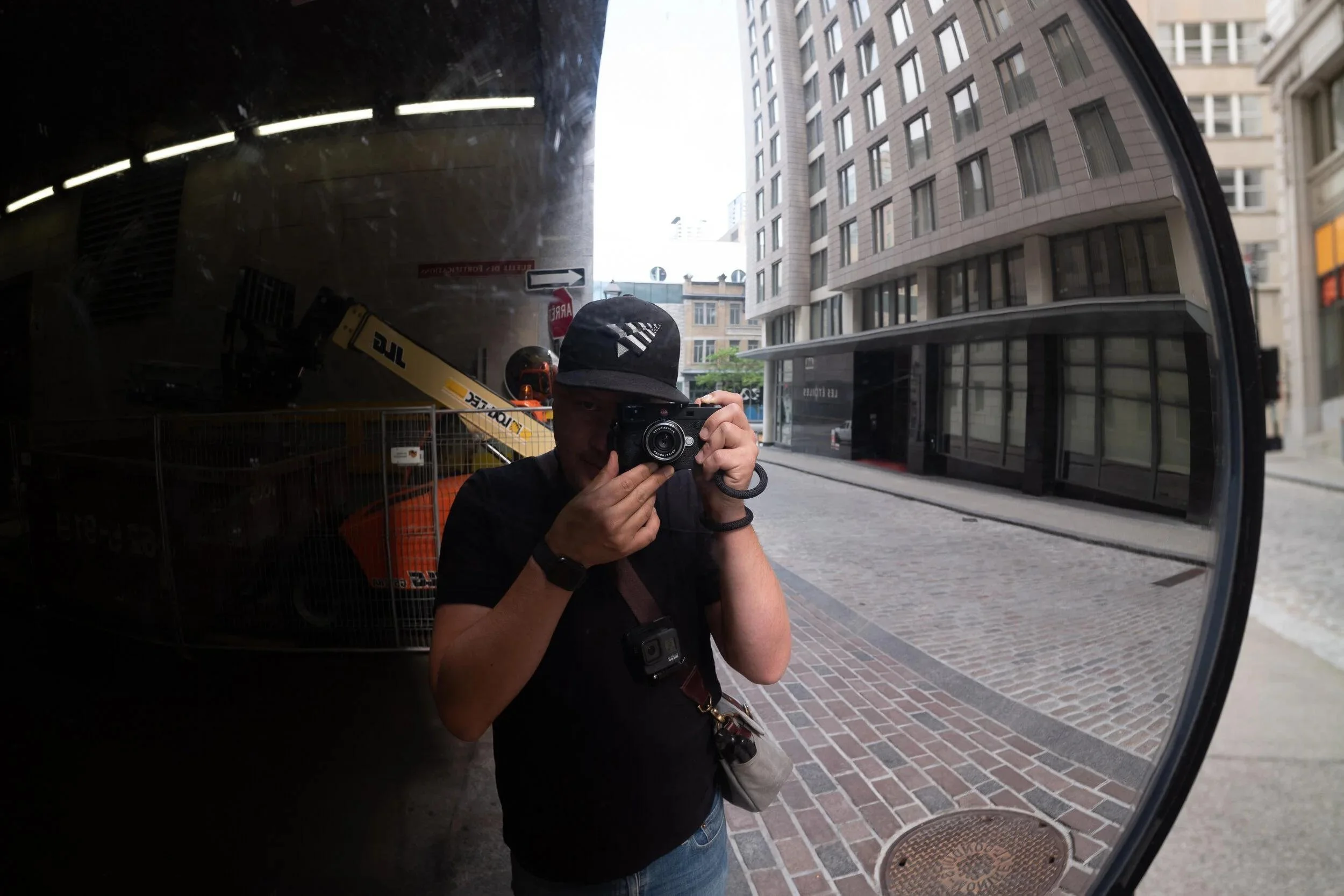 Street Photography Confidence: Why Waiting for It Keeps You Home