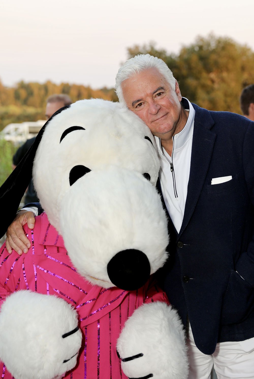 Host John O'Hurley and Snoopy at the Schulz Golf Classic