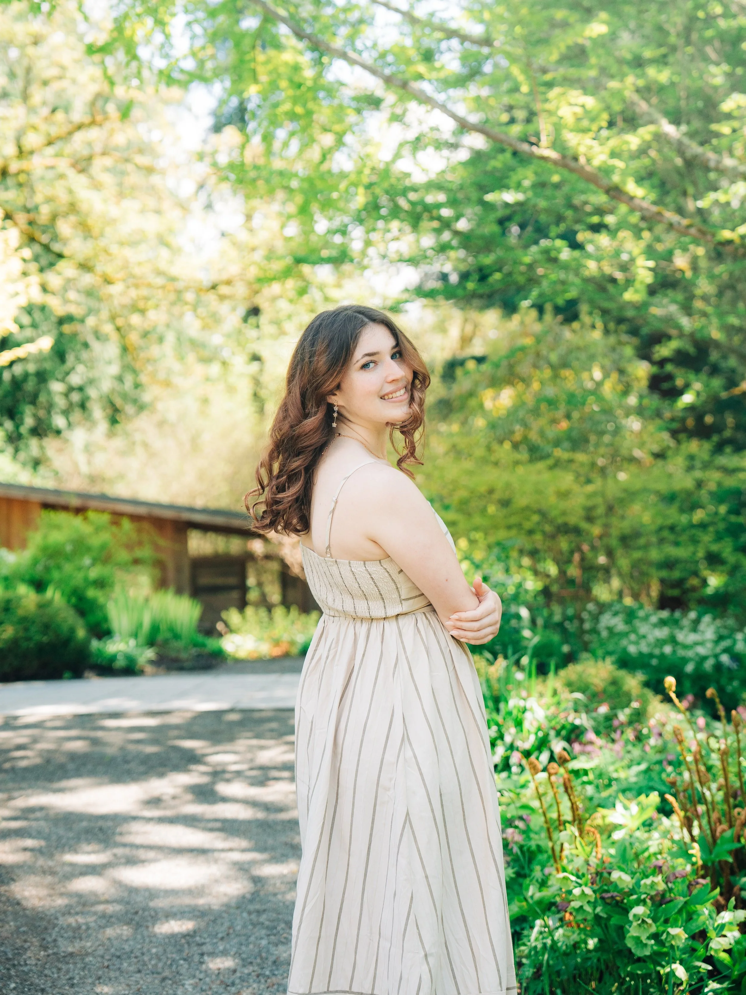 Reminiscing over this senior session! The quintessential spring floral senior experience&hellip;! 🌸💐🌻🌷
.
.
.
#seattleseniorphotographer #seattleportraitphotographer #seattlephotographer #portraitphotography #seniorphotoshoot