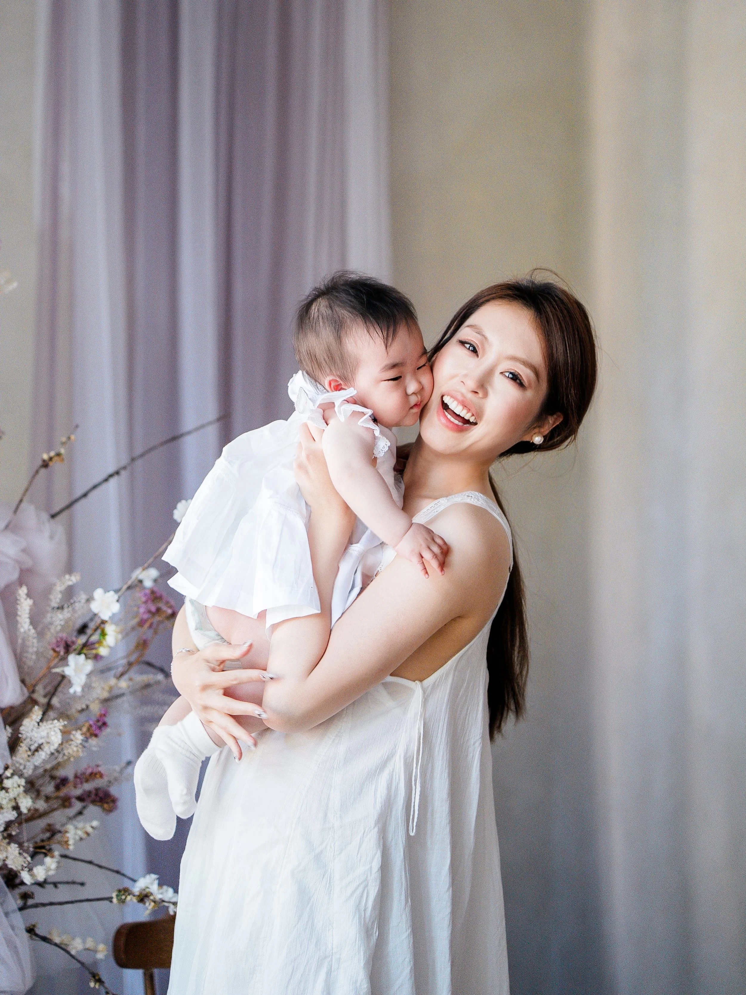 Finally out of my MIA era 💜 spent the last month traveling, vacationing, and catching up with work. 
A few snapshots of this duo I photographed in @hygge_studio_seattle 

#toddlerphotography #familyphotoshoot #seattlephotographer #seattlefamilyphoto