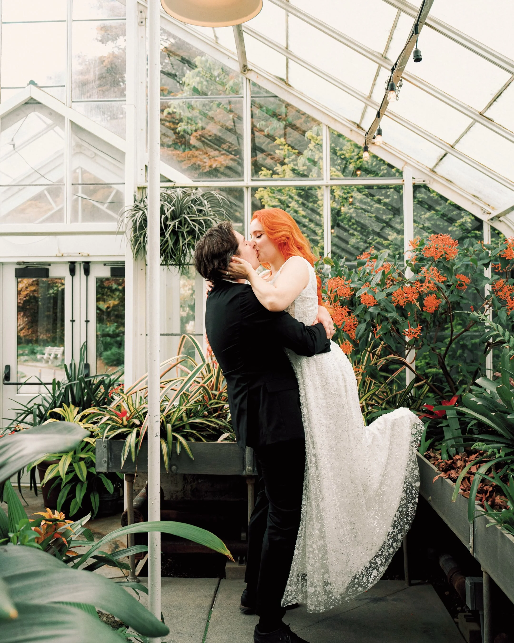 N &amp; C - a GORGEOUS greenhouse micro wedding at Volunteer Park in Seattle! I was totally stunned by how amazing the natural light was in the greenhouse 🥹🤍. This is such a slept-on spot for smaller ceremonies!! 
P.S. totally forgot to post this o