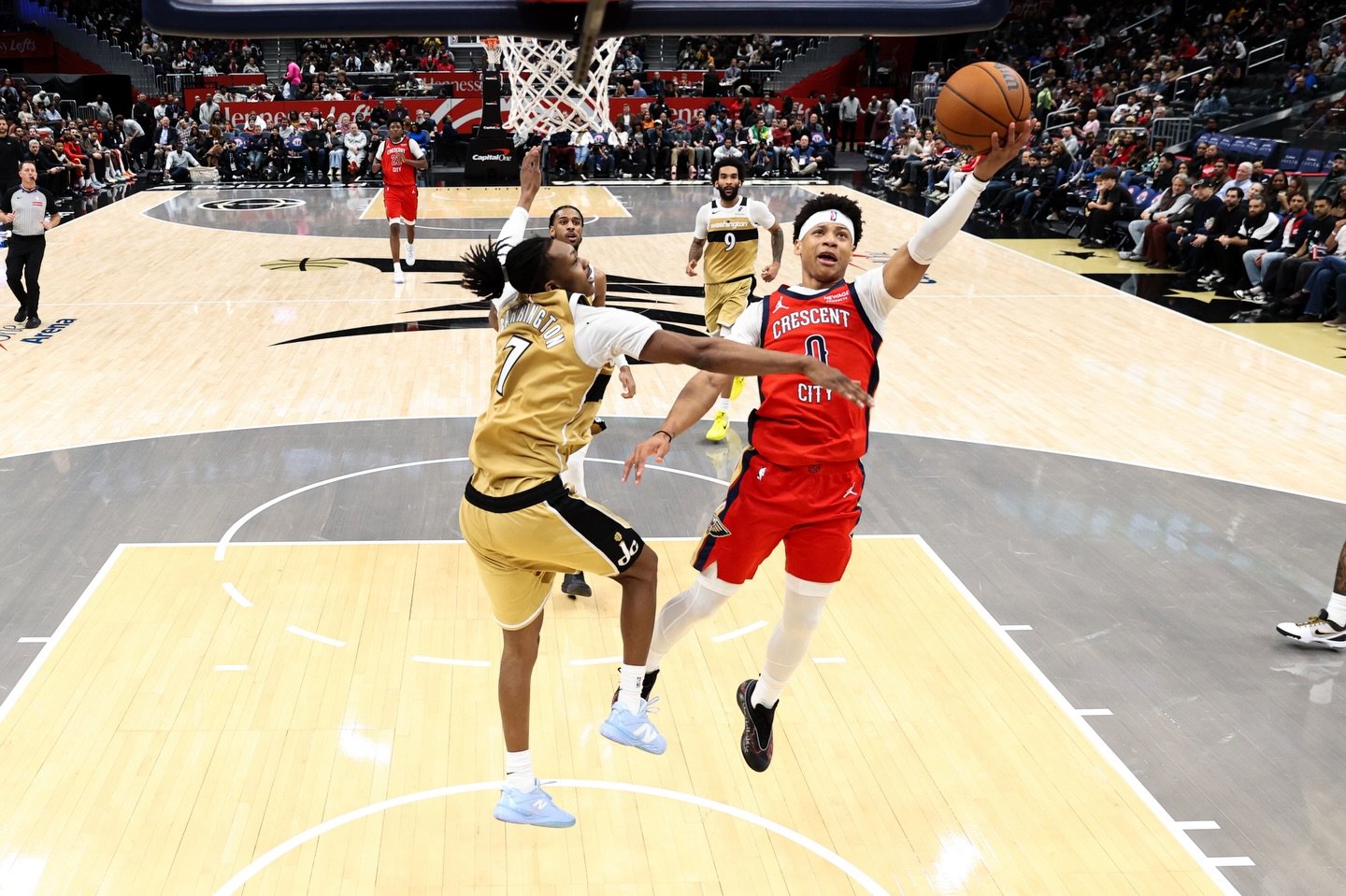 Ended the last game of the Winter Break run with my first pole remote camera!! 📸🏀 Shoutout to @goslingphoto for teaching me everything from how to set it up, test, focus, and also letting me borrow is camera body and pocket wizards. I am pretty pro