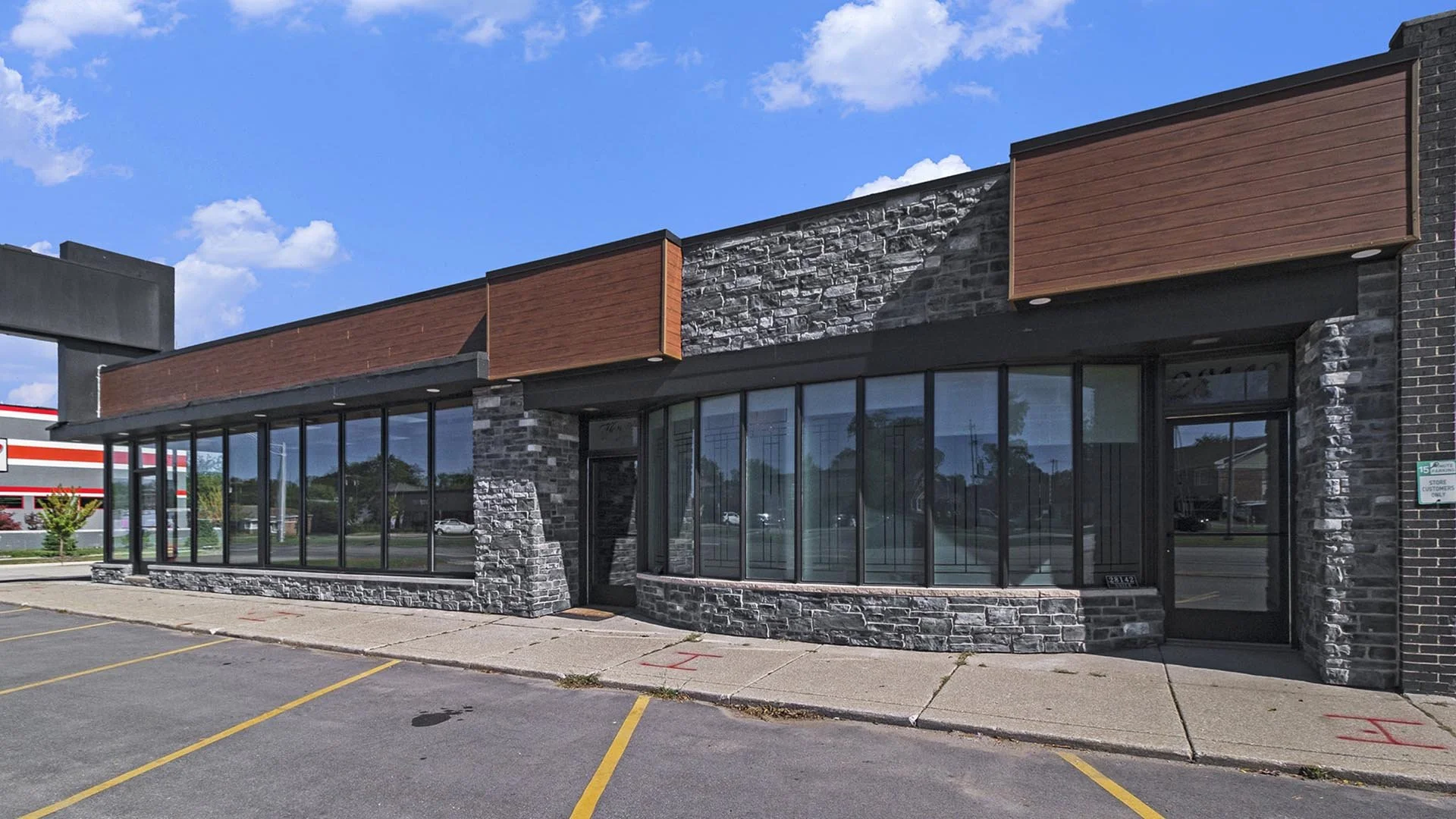 28168-28142 Woodward.jpg