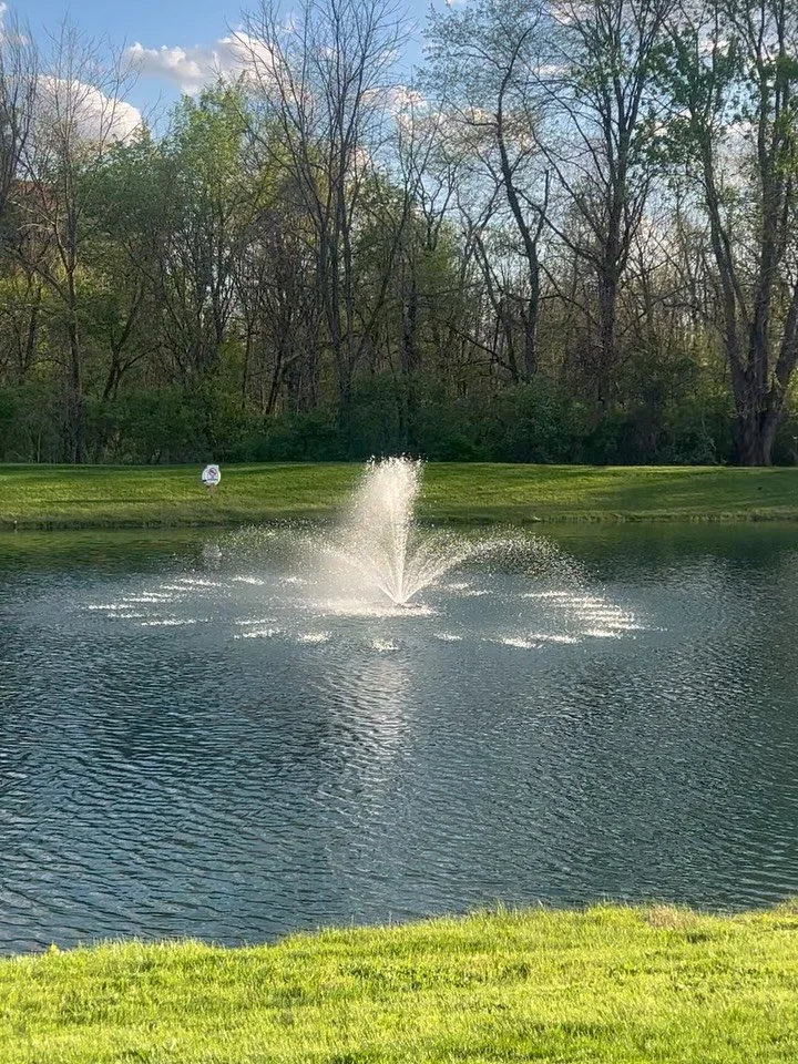 Nothing beats unwinding after a long day by our new pond fountains. A beautiful addition to the community and the perfect spot to relax, breathe, and take in the view! ⛲️😮&zwj;💨